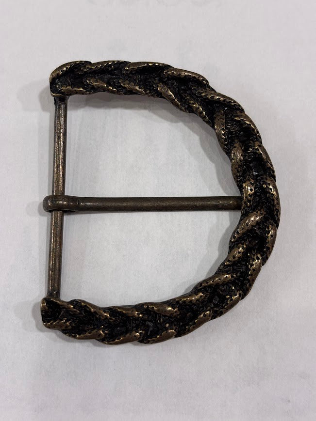 Belt buckle M 1019 showcasing a braided design and antique finish. hebilla de cinturon
