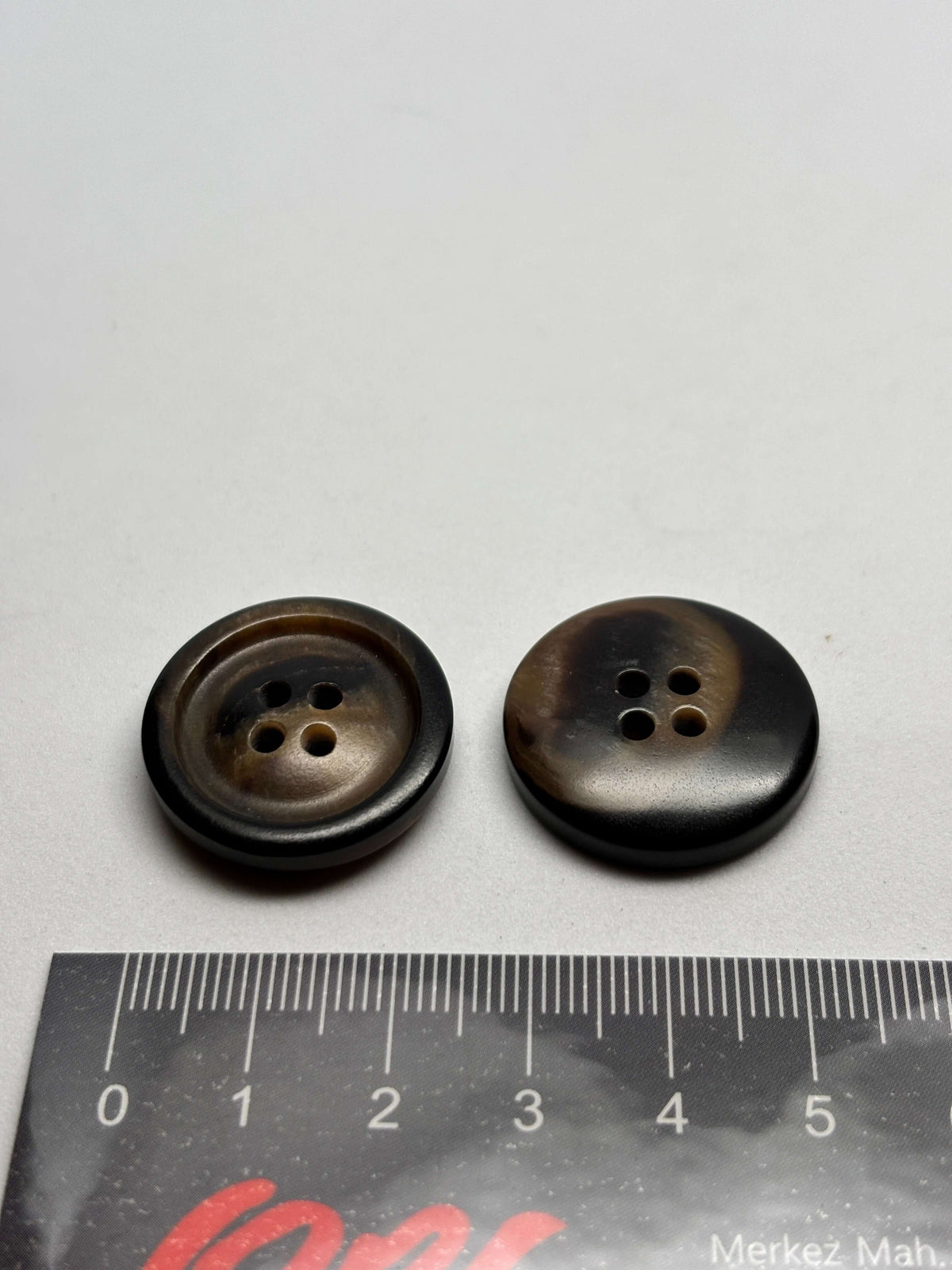 Botón 1240/T de poliéster marrón de 4 agujeros, 25 mm (40L)