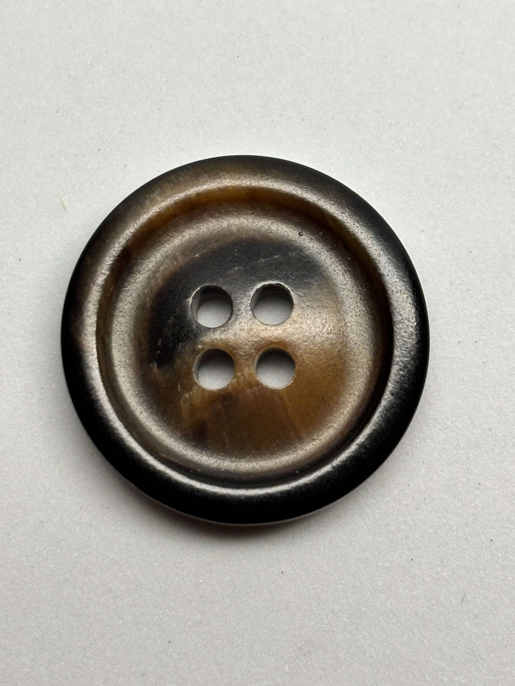 Botón 1240/T de poliéster marrón de 4 agujeros, 25 mm (40L)