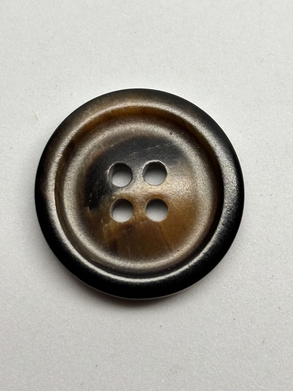 Botón 1240/T de poliéster marrón de 4 agujeros, 25 mm (40L)