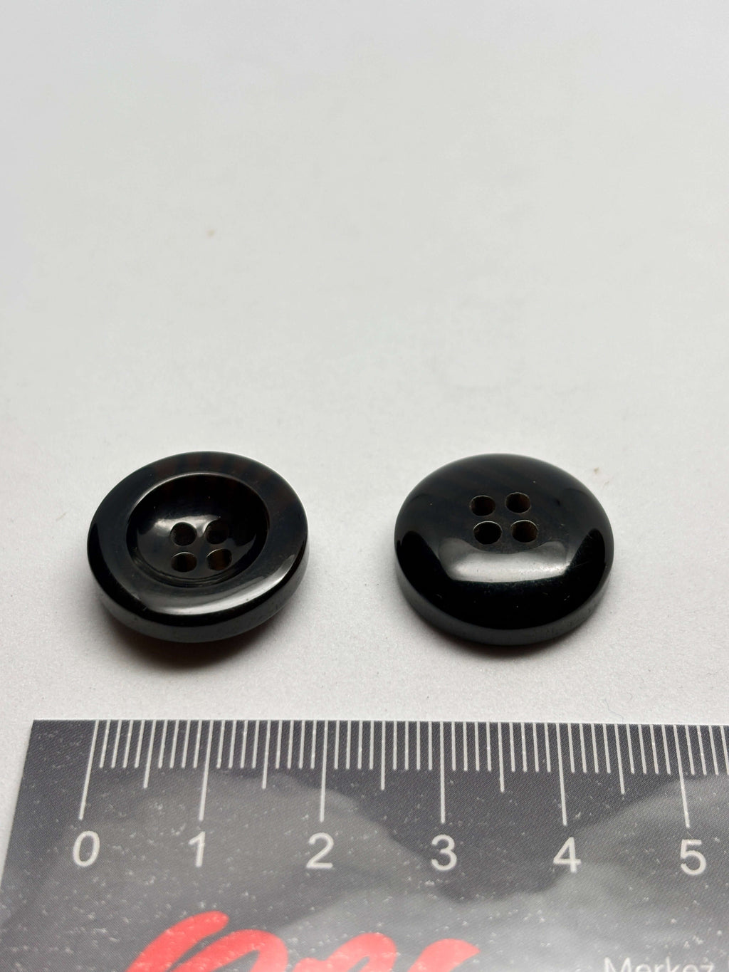 Botón 470/EH de poliéster negro de 4 agujeros, 20 mm (32L)