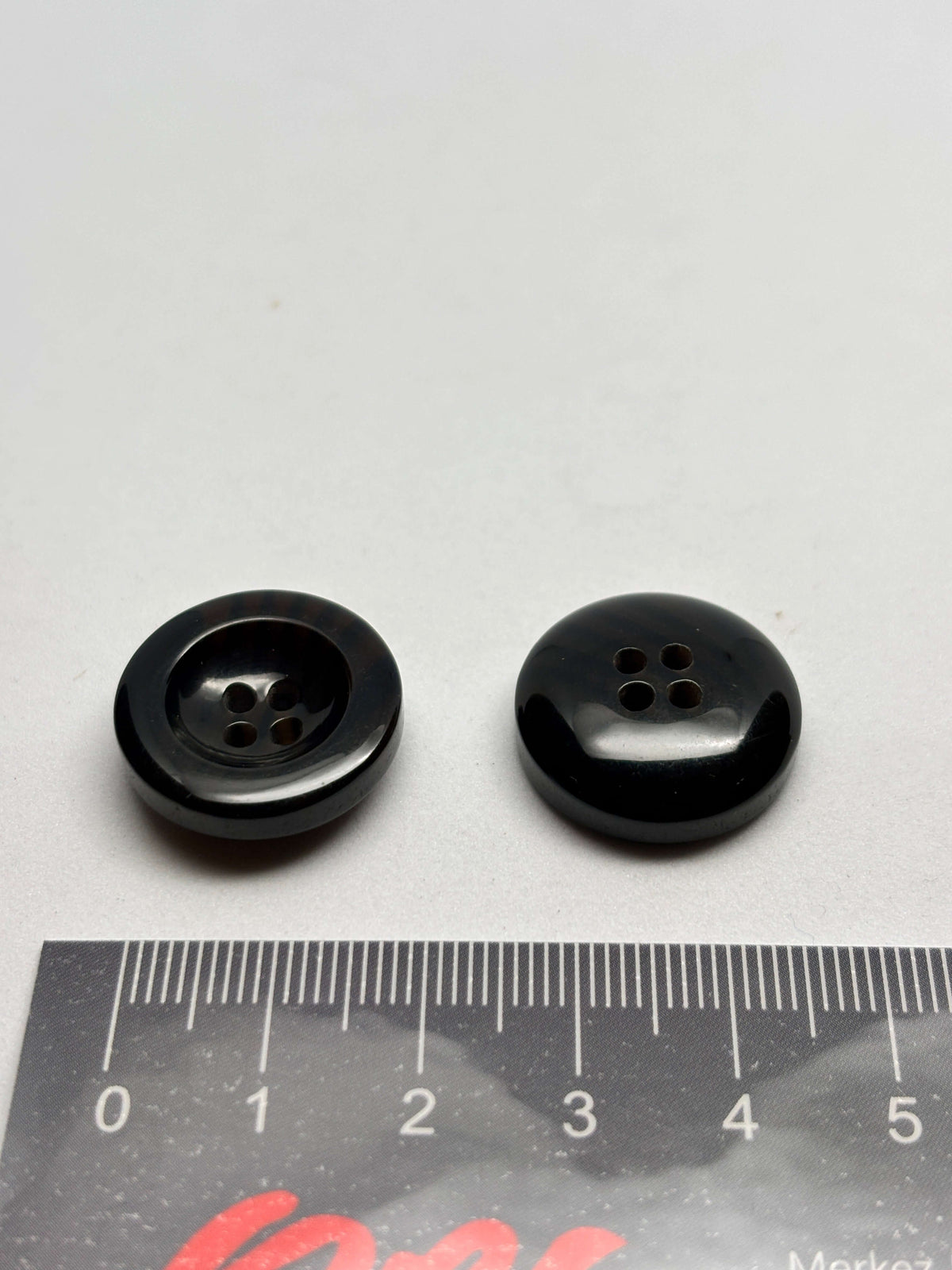 Botón 470/EH de poliéster negro de 4 agujeros, 20 mm (32L)