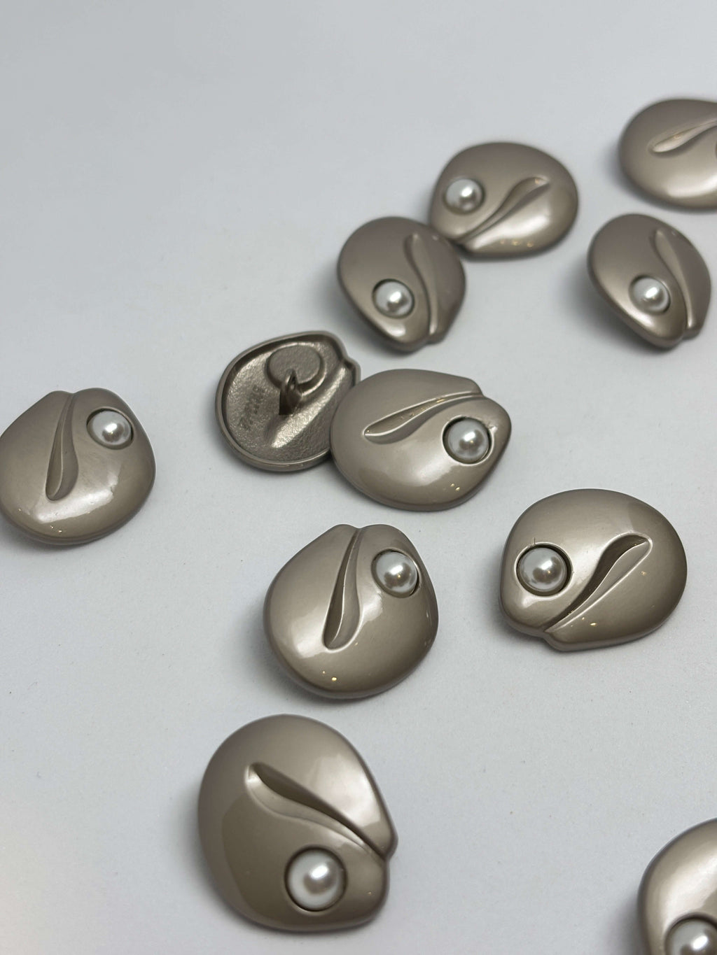 Button B7008/09 2-Color Metal Shank Button 25mm (40L)