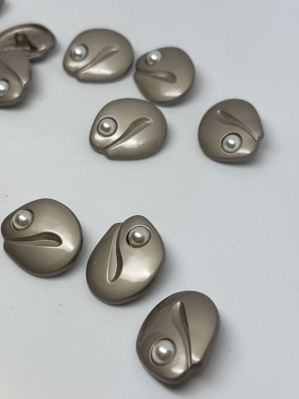 Button B7008/09 2-Color Metal Shank Button 25mm (40L)