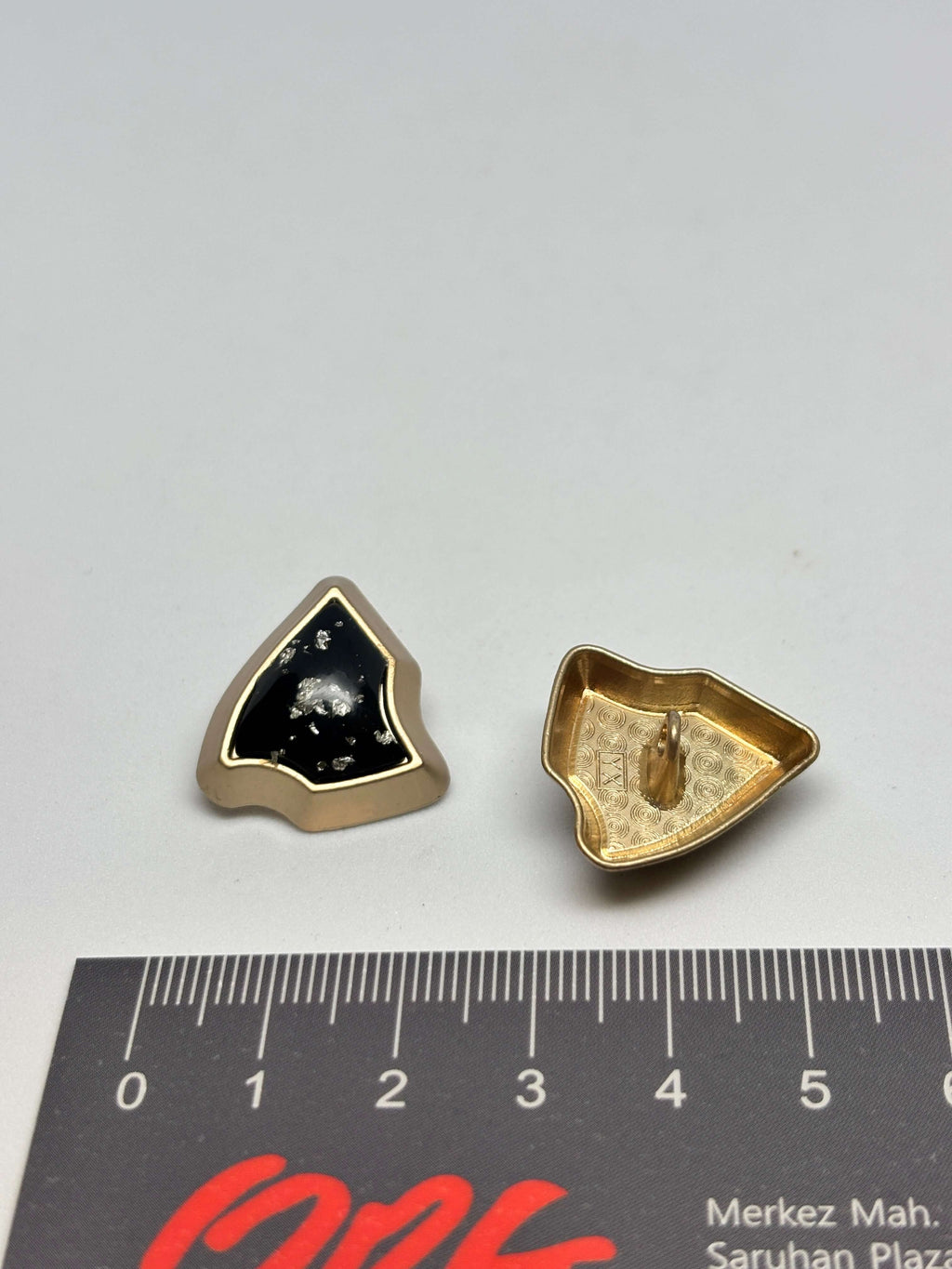 Button B7342 Matte Gold Metal Shank Button 23mm (36L)
