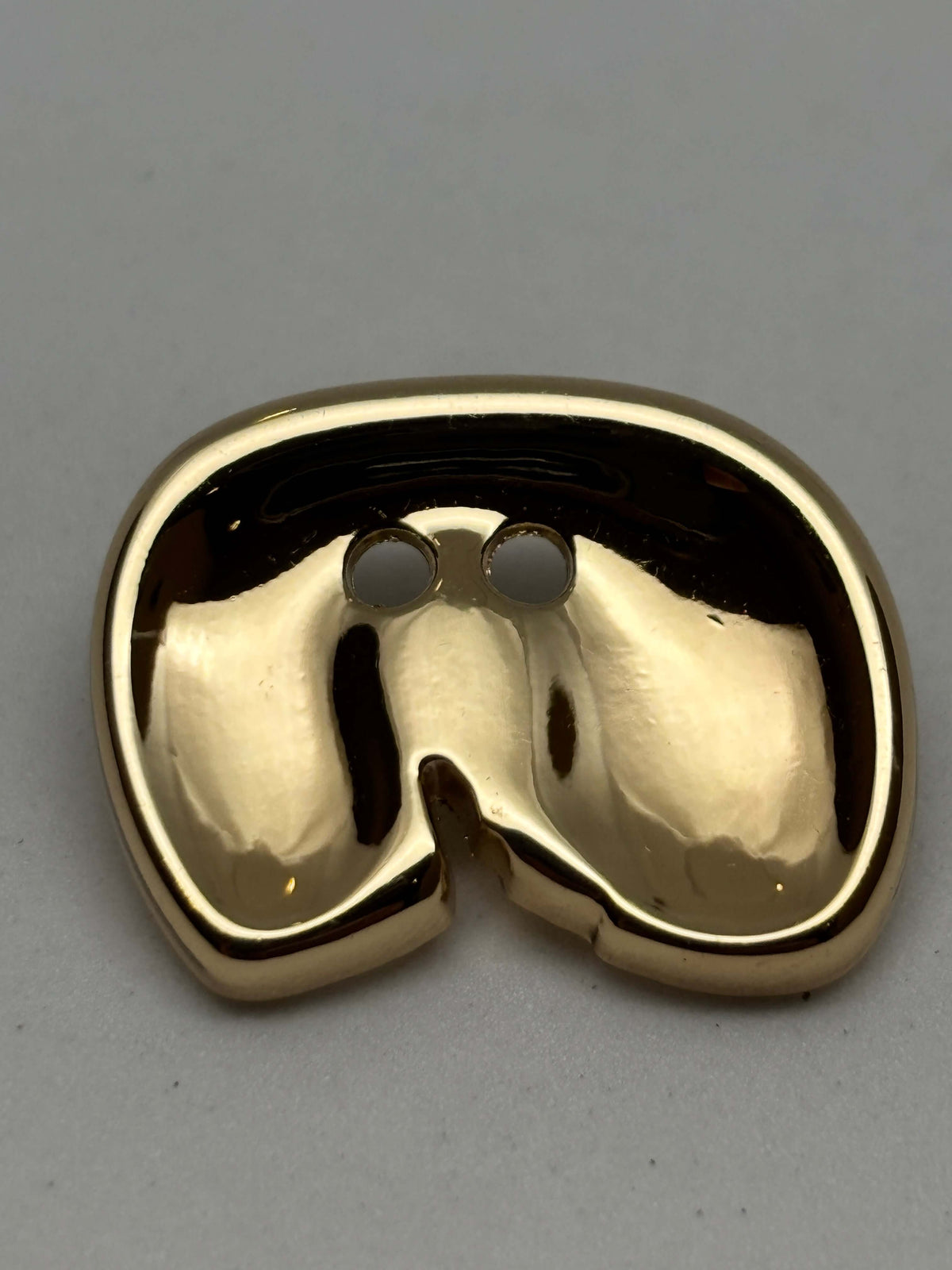 Button B8011 2-Color Polyester 2-Hole Button 18-23mm (28L-36L)