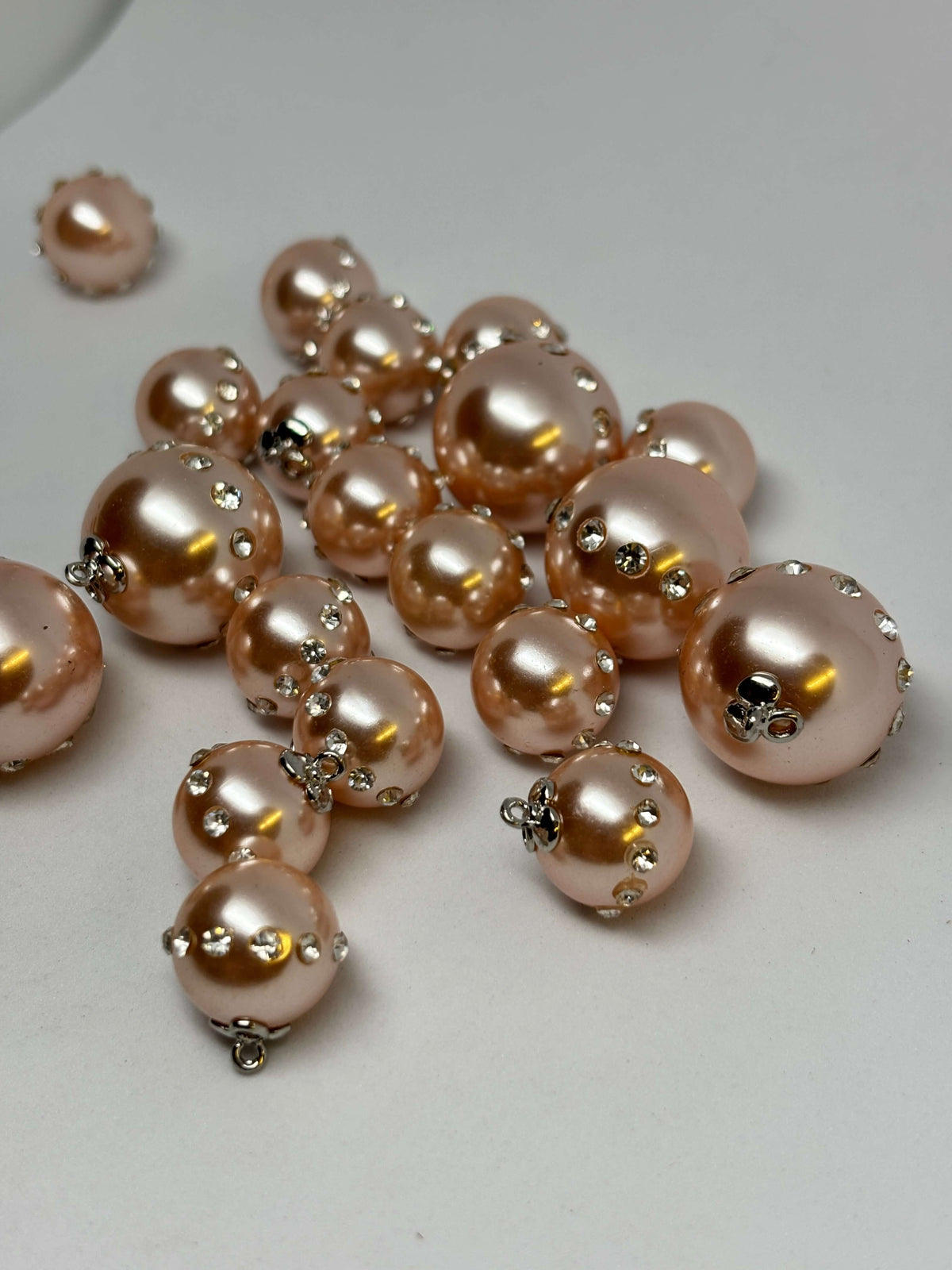 Button B8193 8-Color Pearl Shank Button 15-23mm
