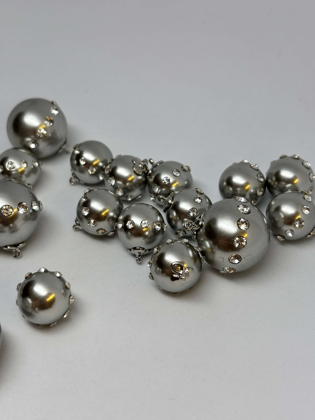 Button B8193 8-Color Pearl Shank Button 15-23mm