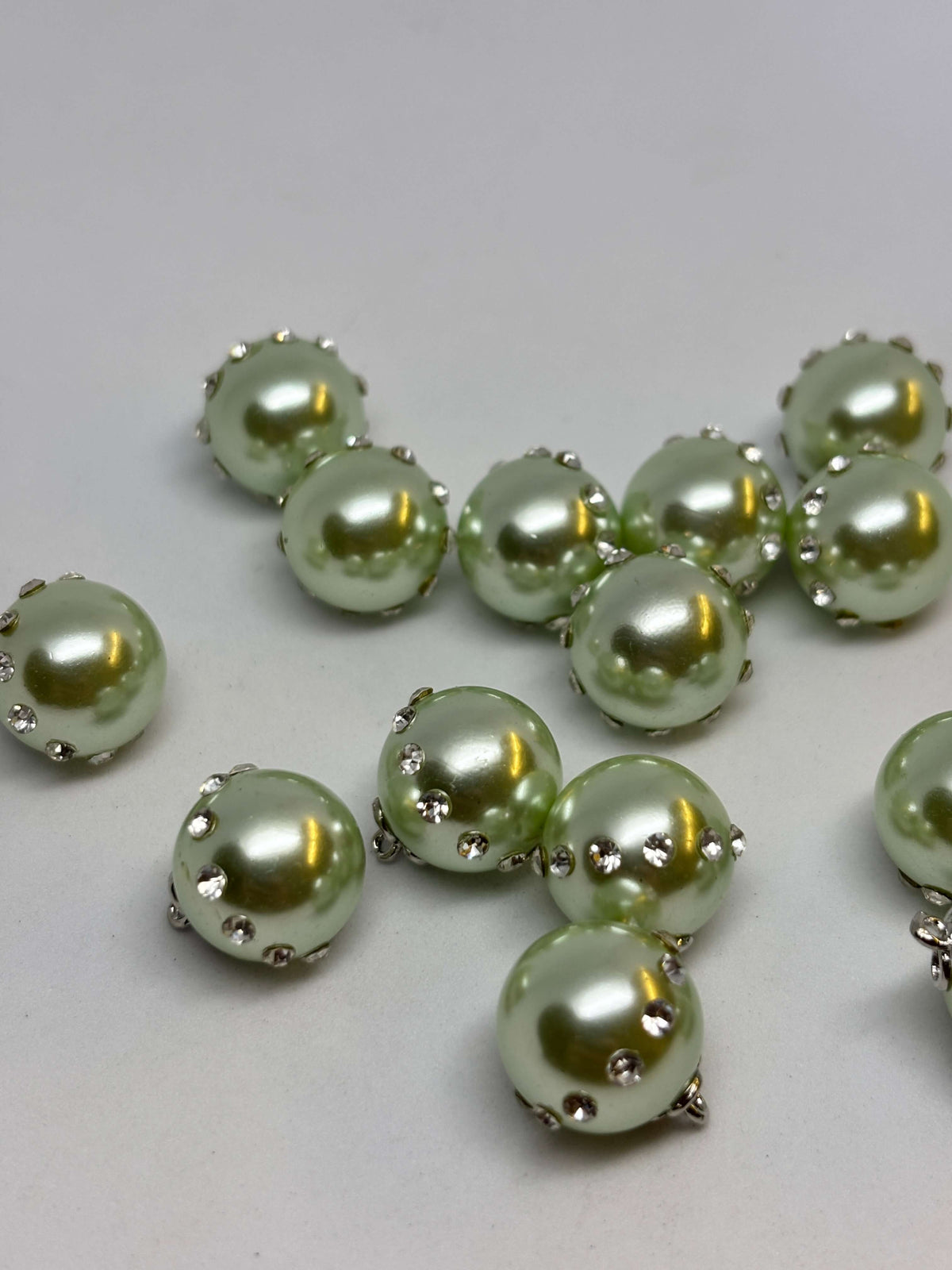 Button B8193 8-Color Pearl Shank Button 15-23mm