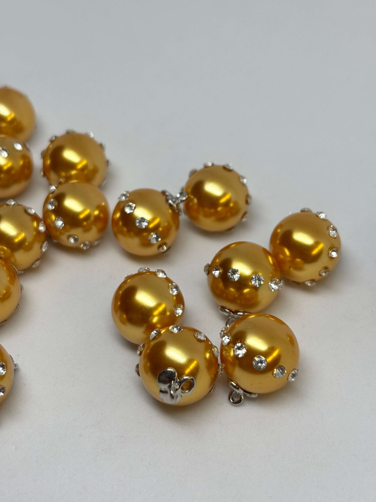 Button B8193 8-Color Pearl Shank Button 15-23mm