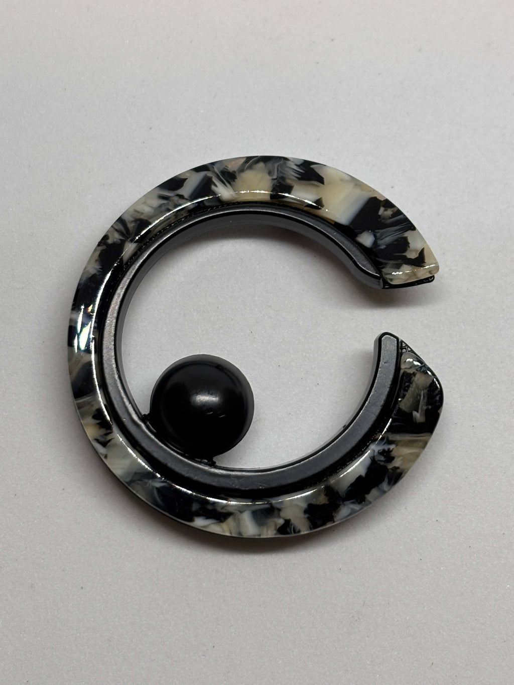 Hebilla R4502, hebilla de cinturon con diseño de tortuga y detalle negro. belt buckle