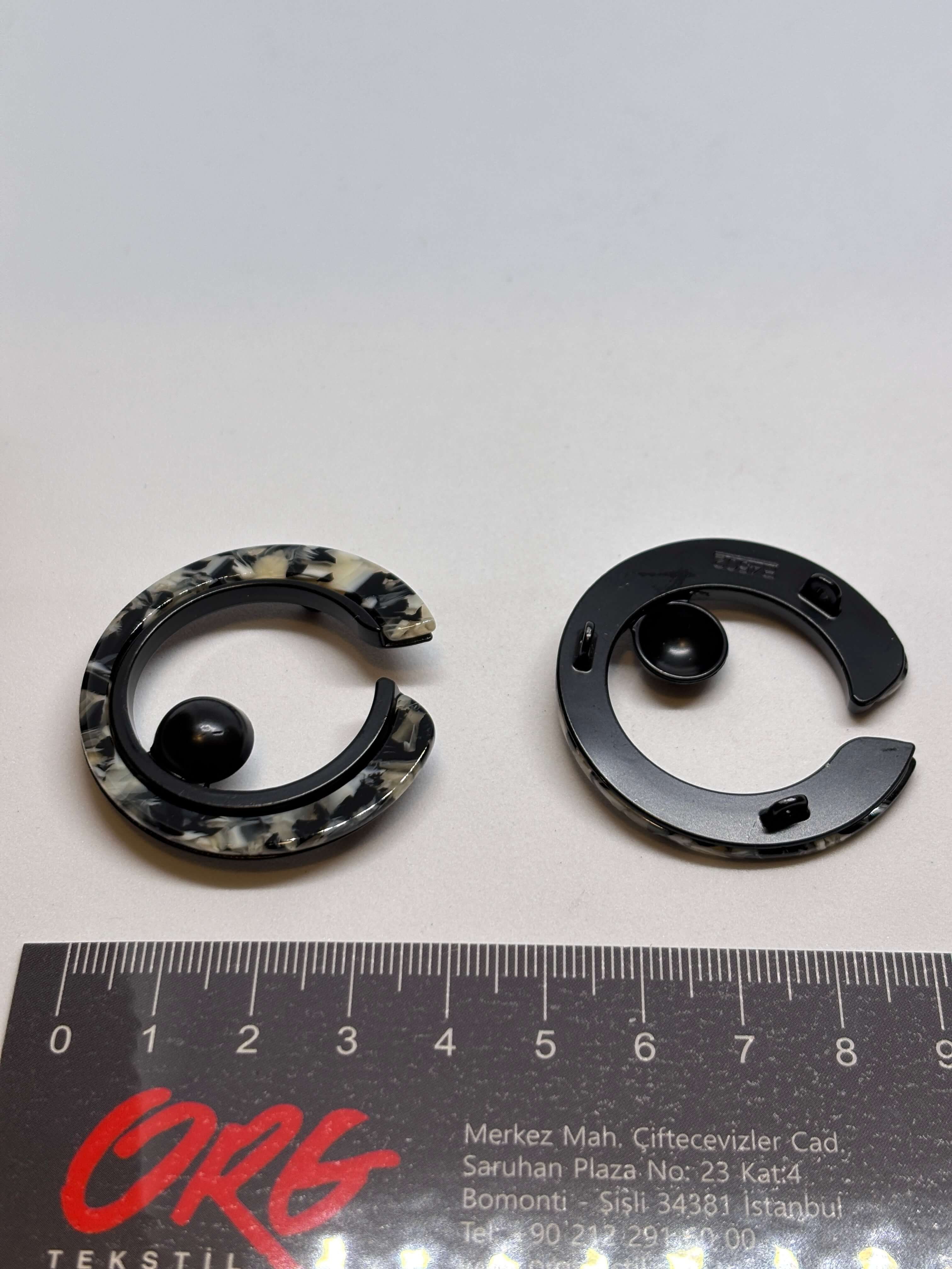 Hebilla R4502, hebilla de cinturon con diseño de tortuga y detalle negro. belt buckle