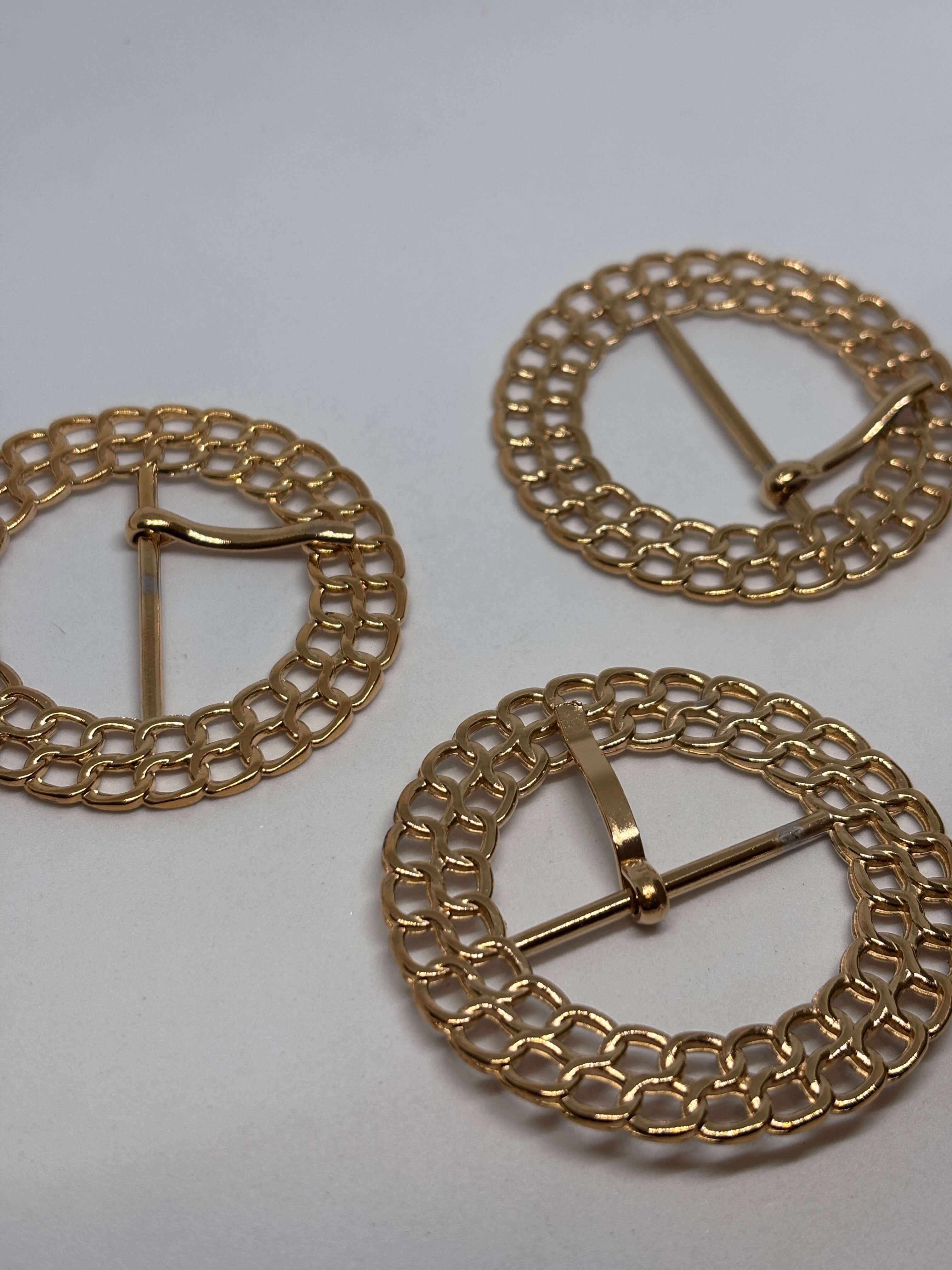 Hebilla de cinturón W4314 de 30 mm, hebilla dorada con diseño de cadena, ideal para cinturones elegantes. belt buckle