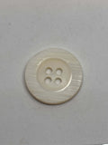 Botón 2653 Concha Natural 4 Agujeros 20mm Blanco con brillante iridiscente y textura lineal para sastrería premium. button
