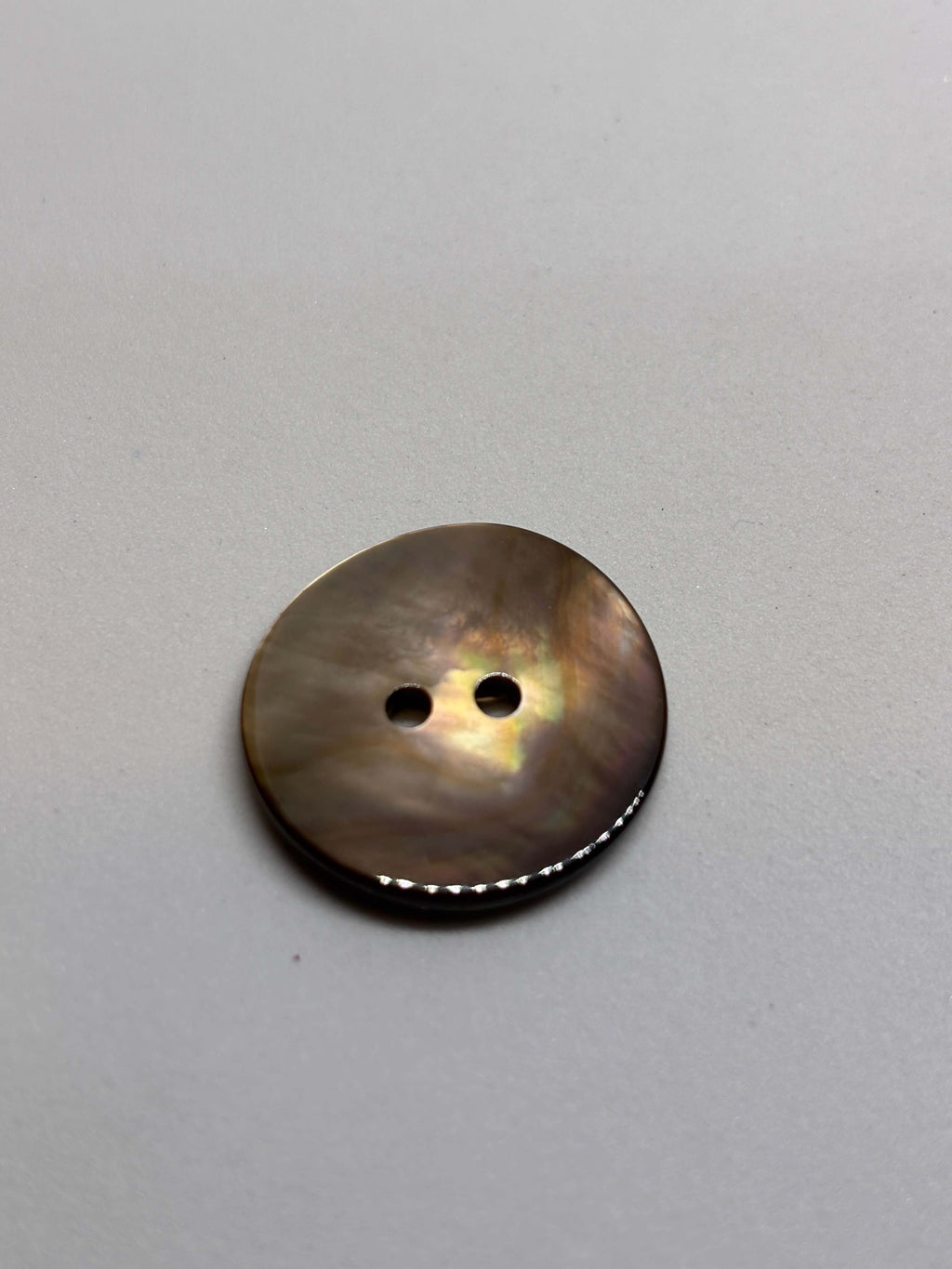 Botón 732 de nácar natural, 2 agujeros en tonos gris-marrón ahumado y perlado, 18mm, 20mm, 22mm. button