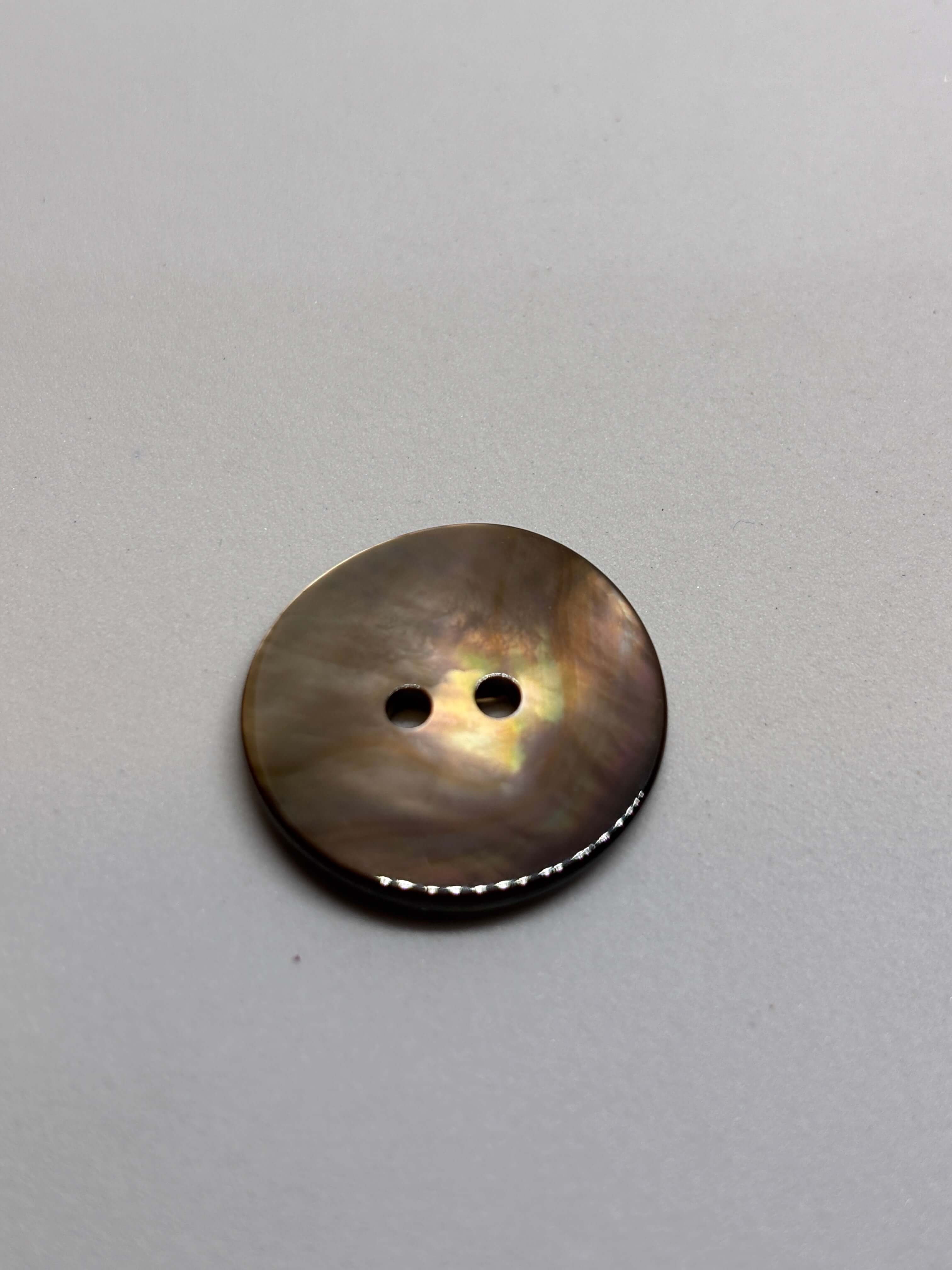 Botón 732 de nácar natural, 2 agujeros en tonos gris-marrón ahumado y perlado, 18mm, 20mm, 22mm. button