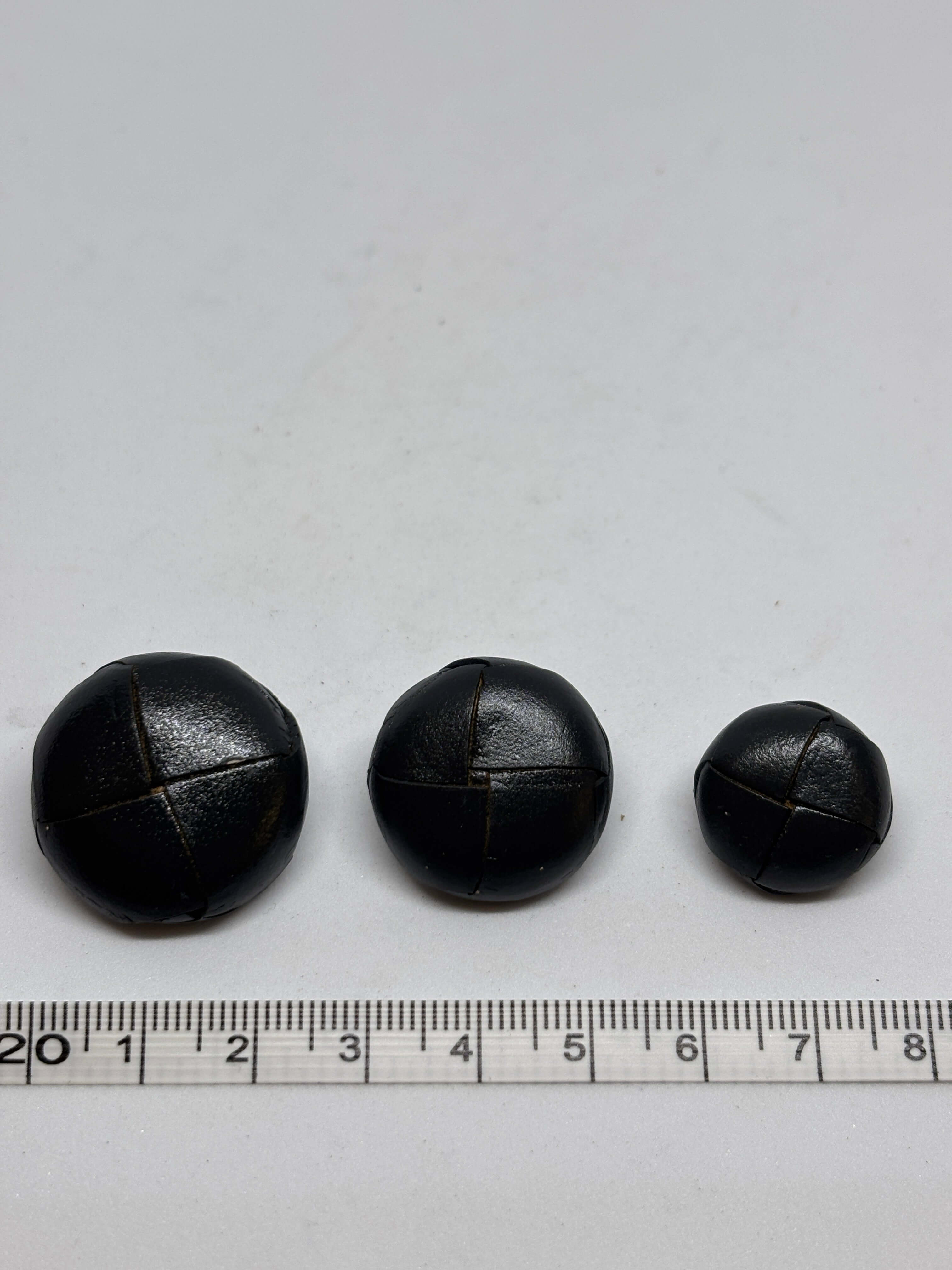 Button B1 Dark Gray - Genuine Leather - 15, 23, 25mm - Shank button botón