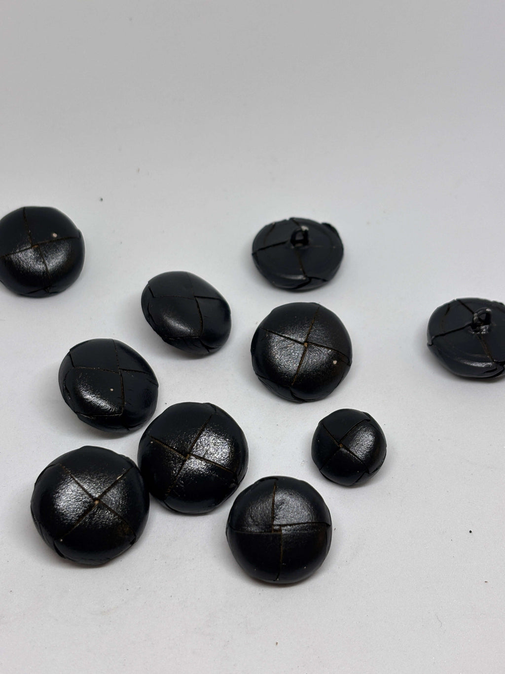 Button B1 Dark Gray - Genuine Leather - 15, 23, 25mm - Shank button botón