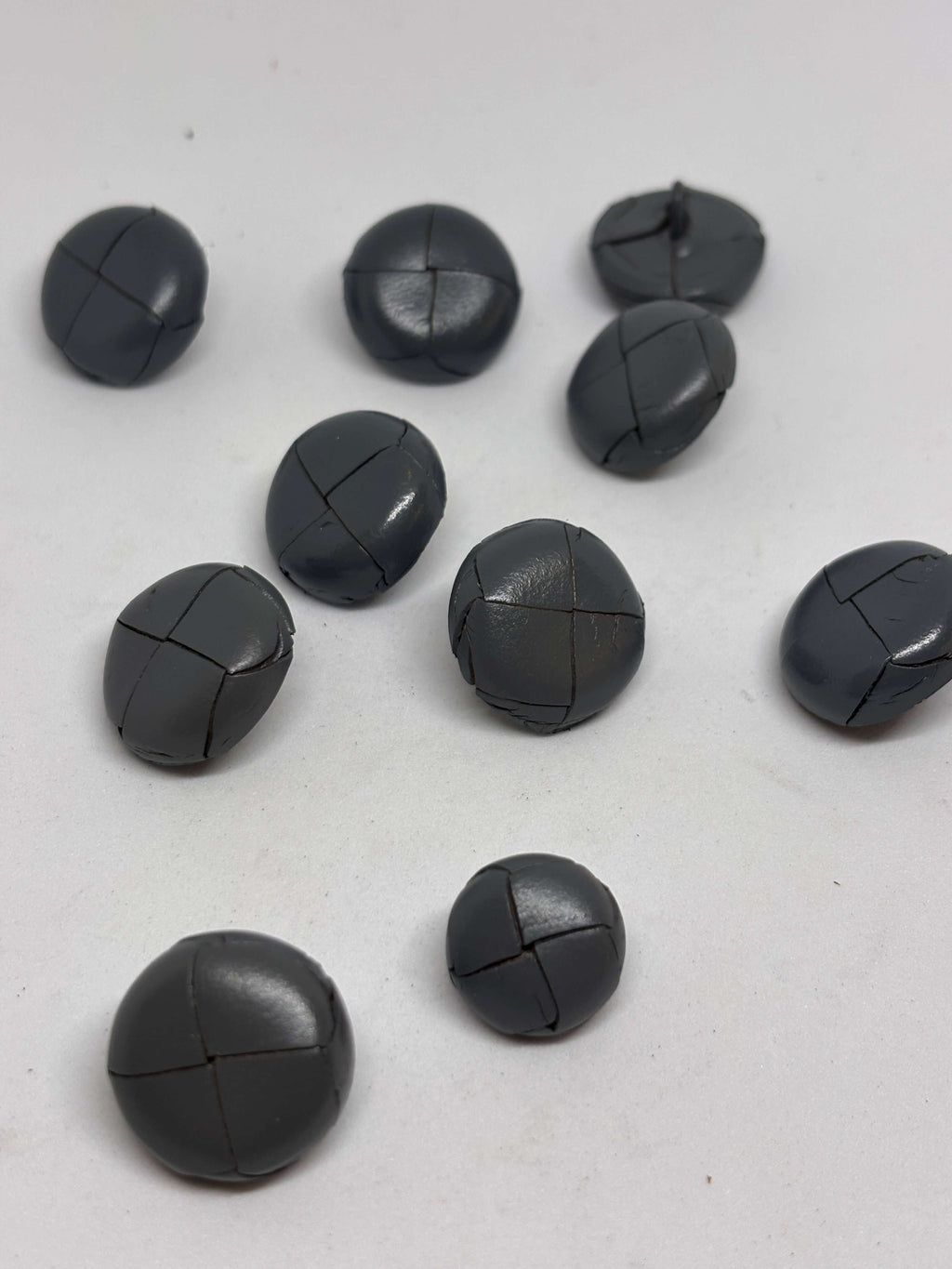 Button B1 Light Gray - Genuine Leather - 15mm, 20mm - Shank button botón