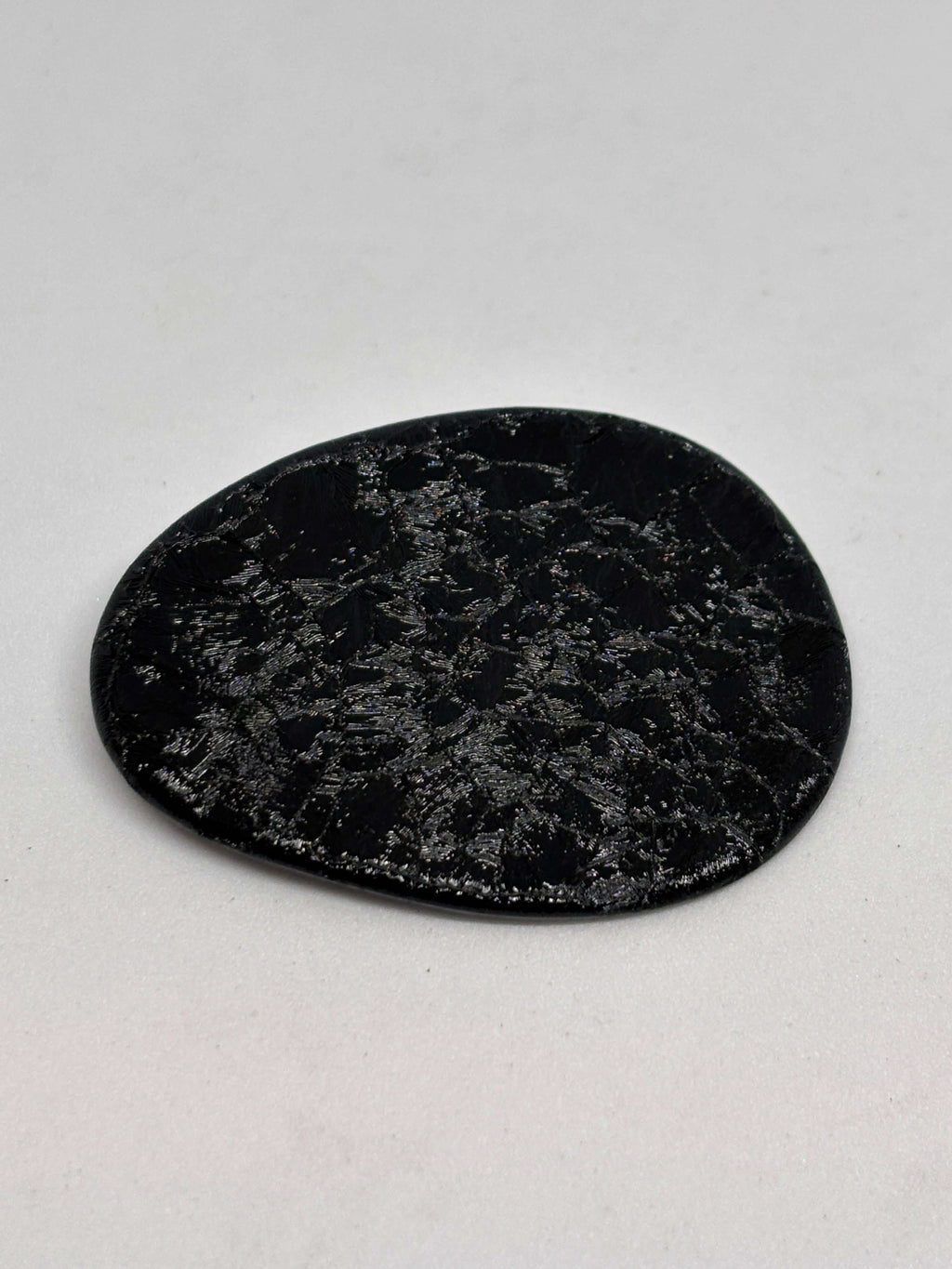 Botón B2233 de vástago negro oval texturizado imitando cuero envejecido, tamaño 38 mm. button