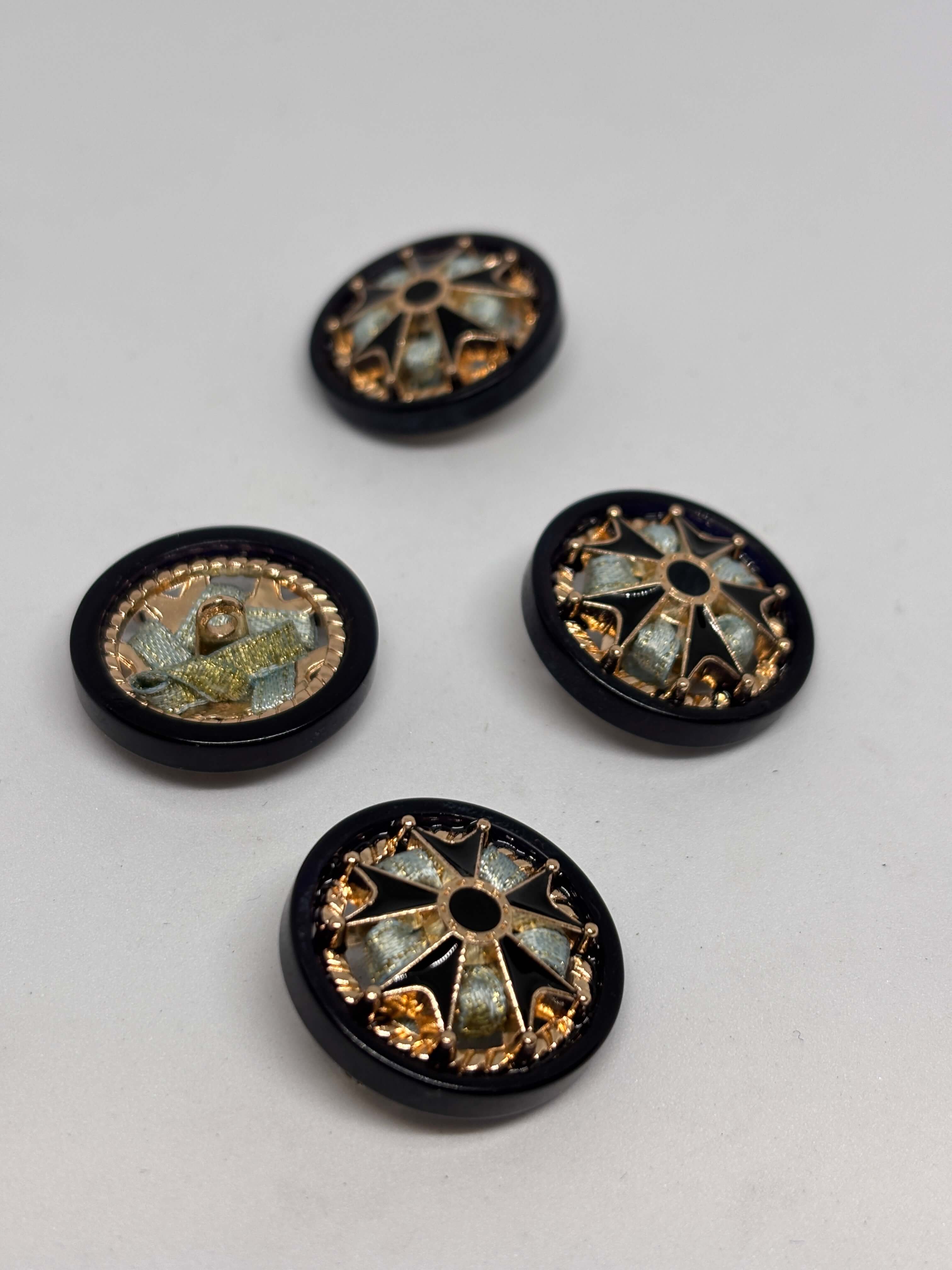 Botón B7185 de vástago negro con diseño de estrella en oro y cruz de Malta, 25 mm, encanto vintage. button