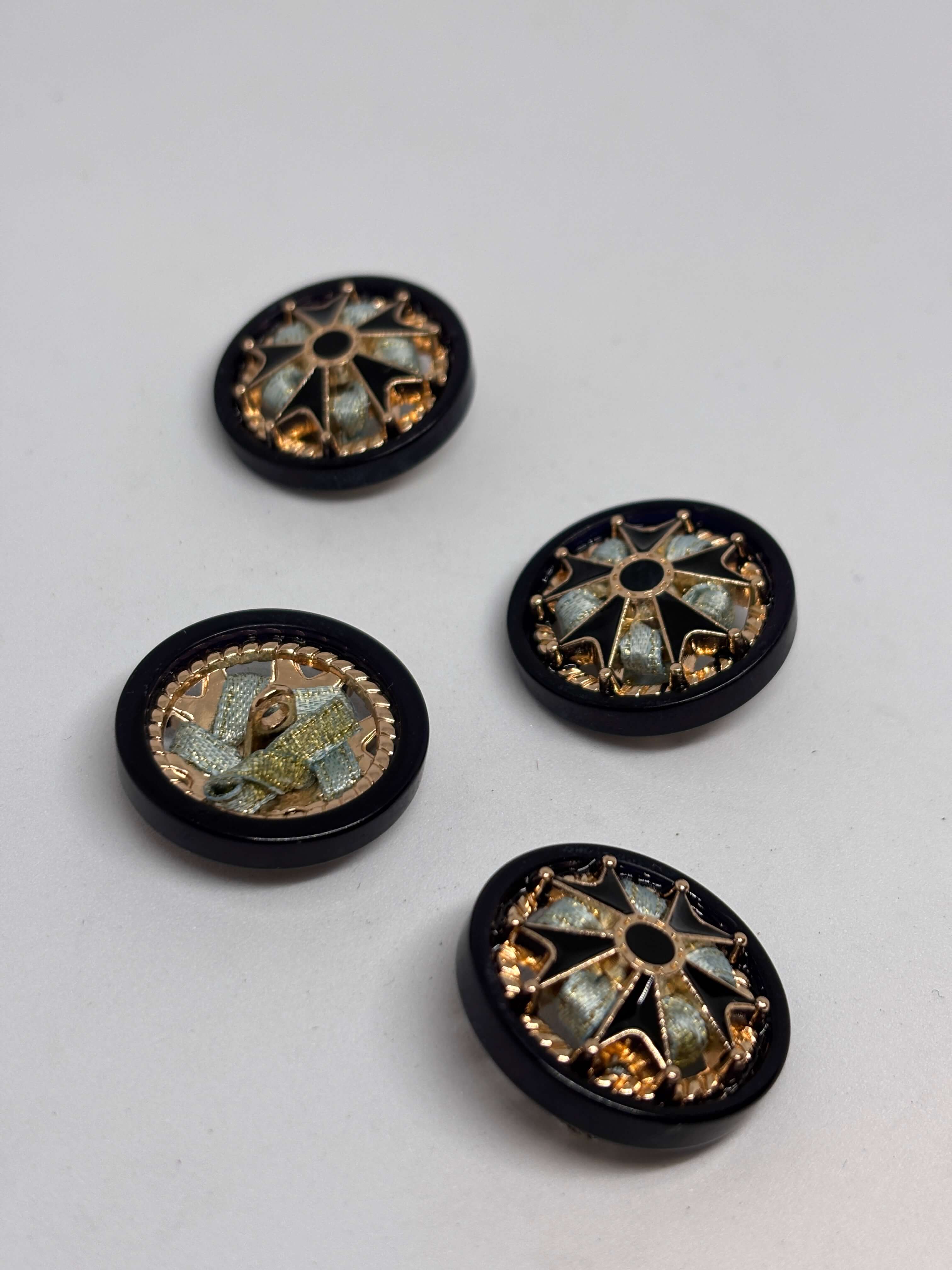 Botón B7185 de vástago negro con diseño de estrella en oro y cruz de Malta, 25 mm, encanto vintage. button