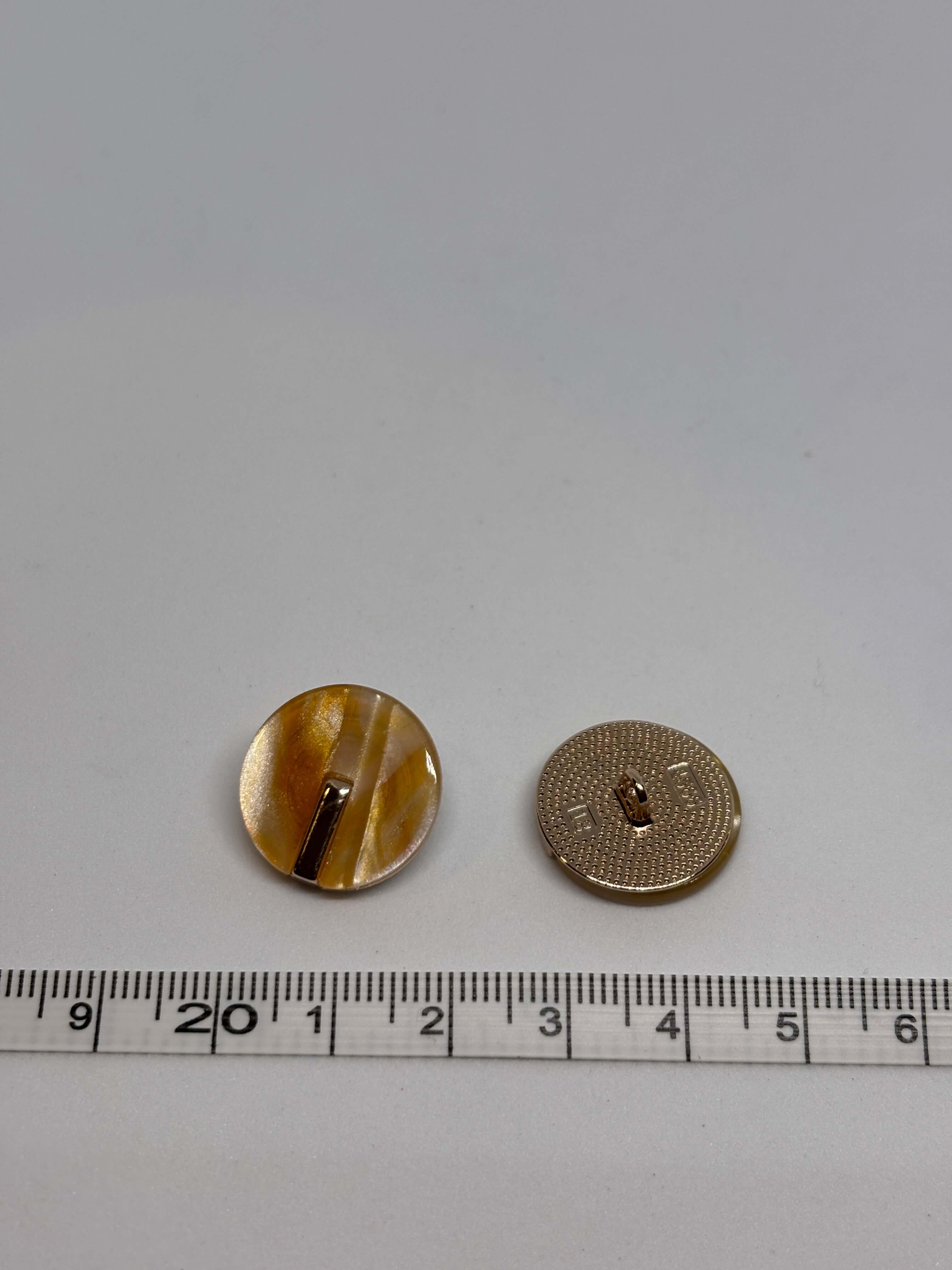 Button B8049 - Yellow - 18mm (28") - Shank button botón