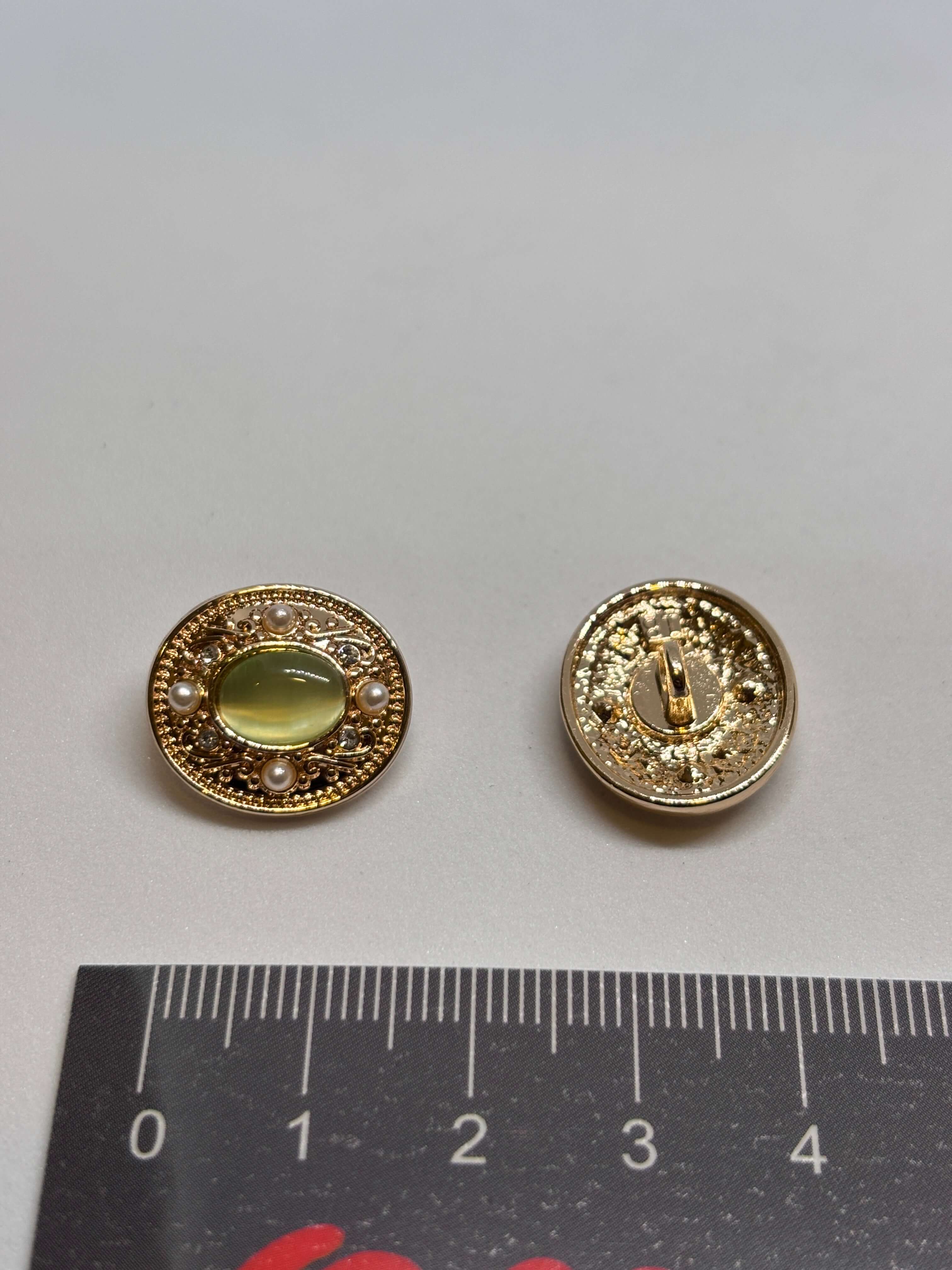 Botón B8184 de vástago oro 20mm con gema oval perla, estilo vintage elegante y acabado filigrana. button