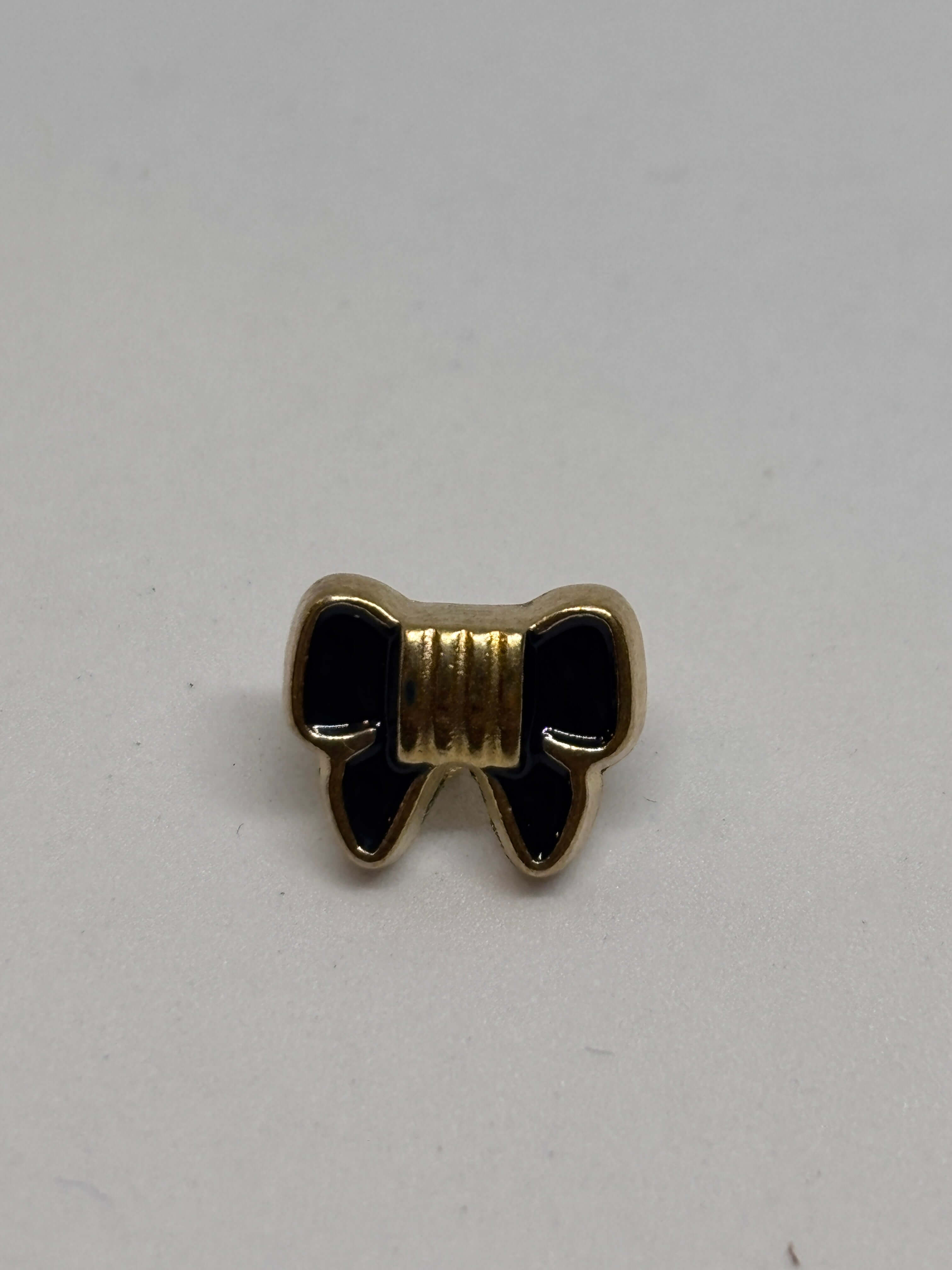 Botón DD11222 oro metal con lazo negro, detalle elegante y femenino de 10mm. button, Botão
