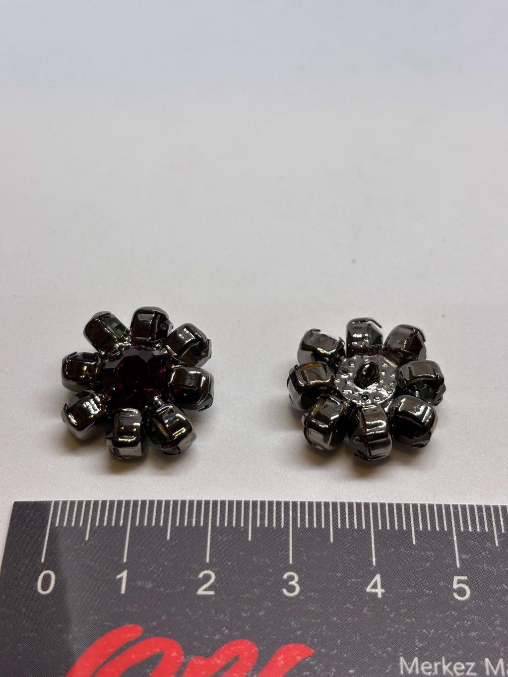 Botón HT108 morado de vástago en forma de flor con strass brillante y facetas, 20mm para prendas elegantes. button