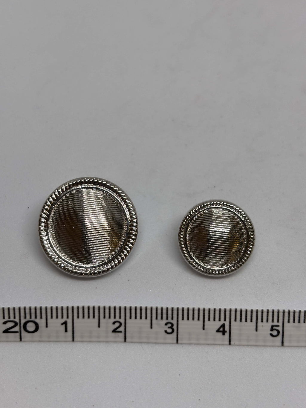 Button L039 - 15mm (24"), 20mm (32") - Shank button botón