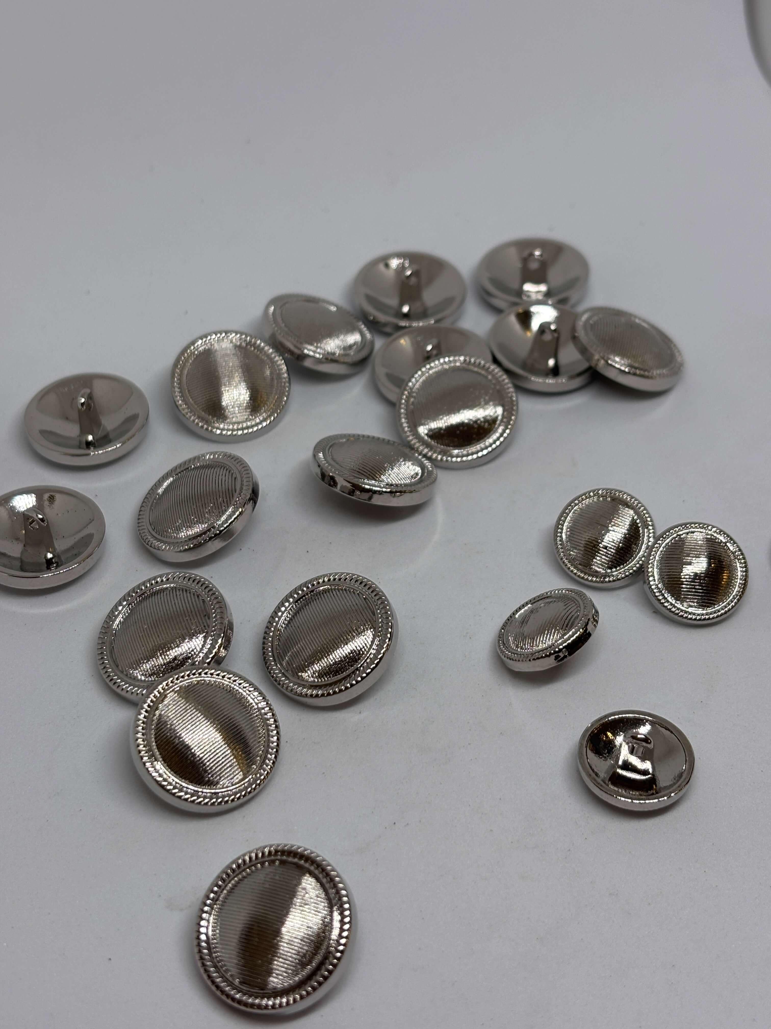 Button L039 - 15mm (24"), 20mm (32") - Shank button botón
