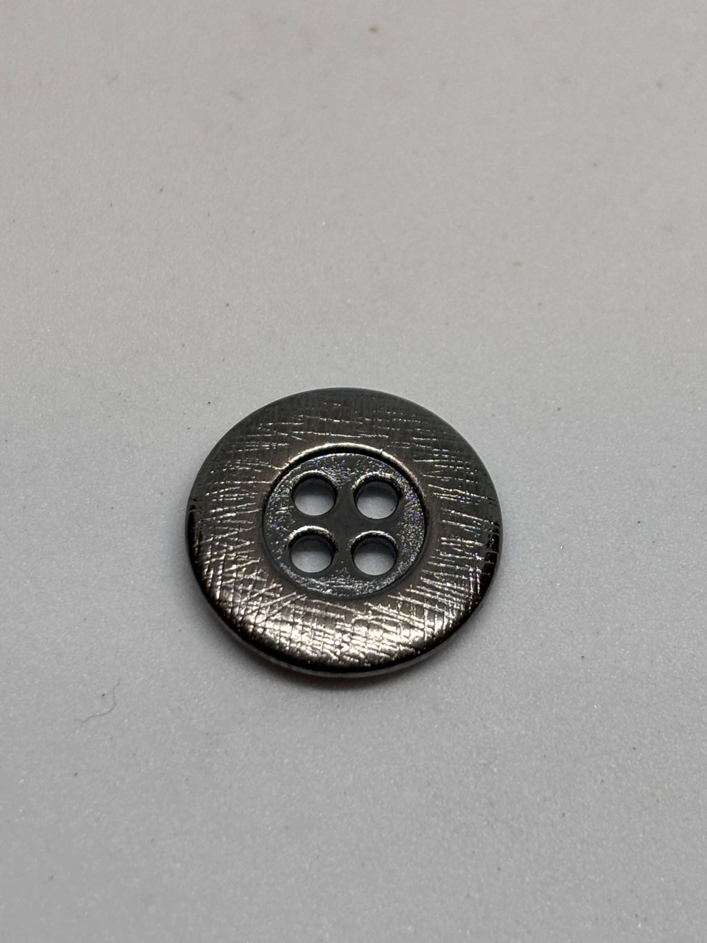 Botón M3503 de plata, botón clásico de 4 agujeros de 15 mm, diseño redondo y pulido, ideal para prendas elegantes. button