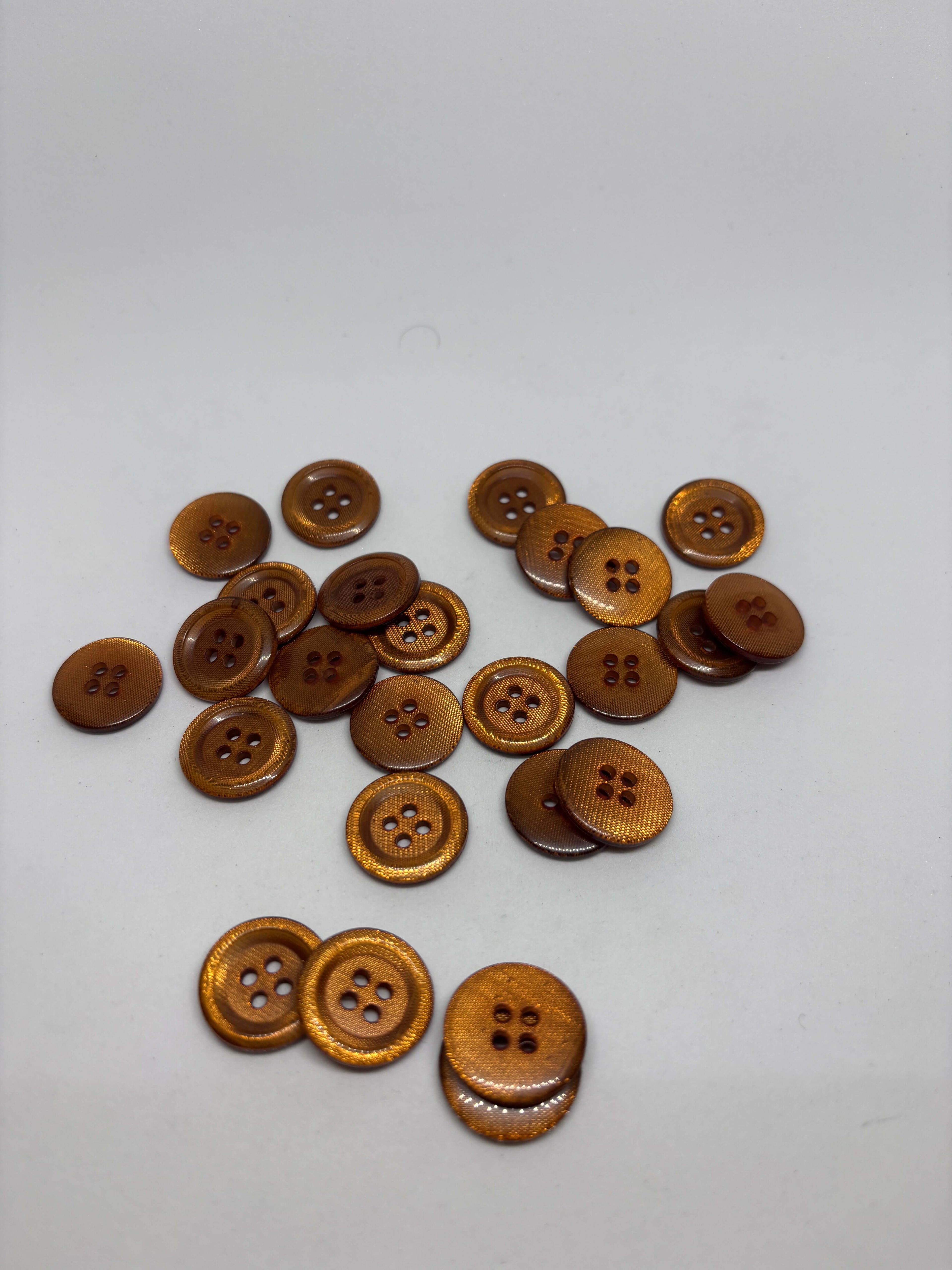 Botón P51718 oro de 4 agujeros poliéster 20mm, botón redondo plano con acabado brillante. button