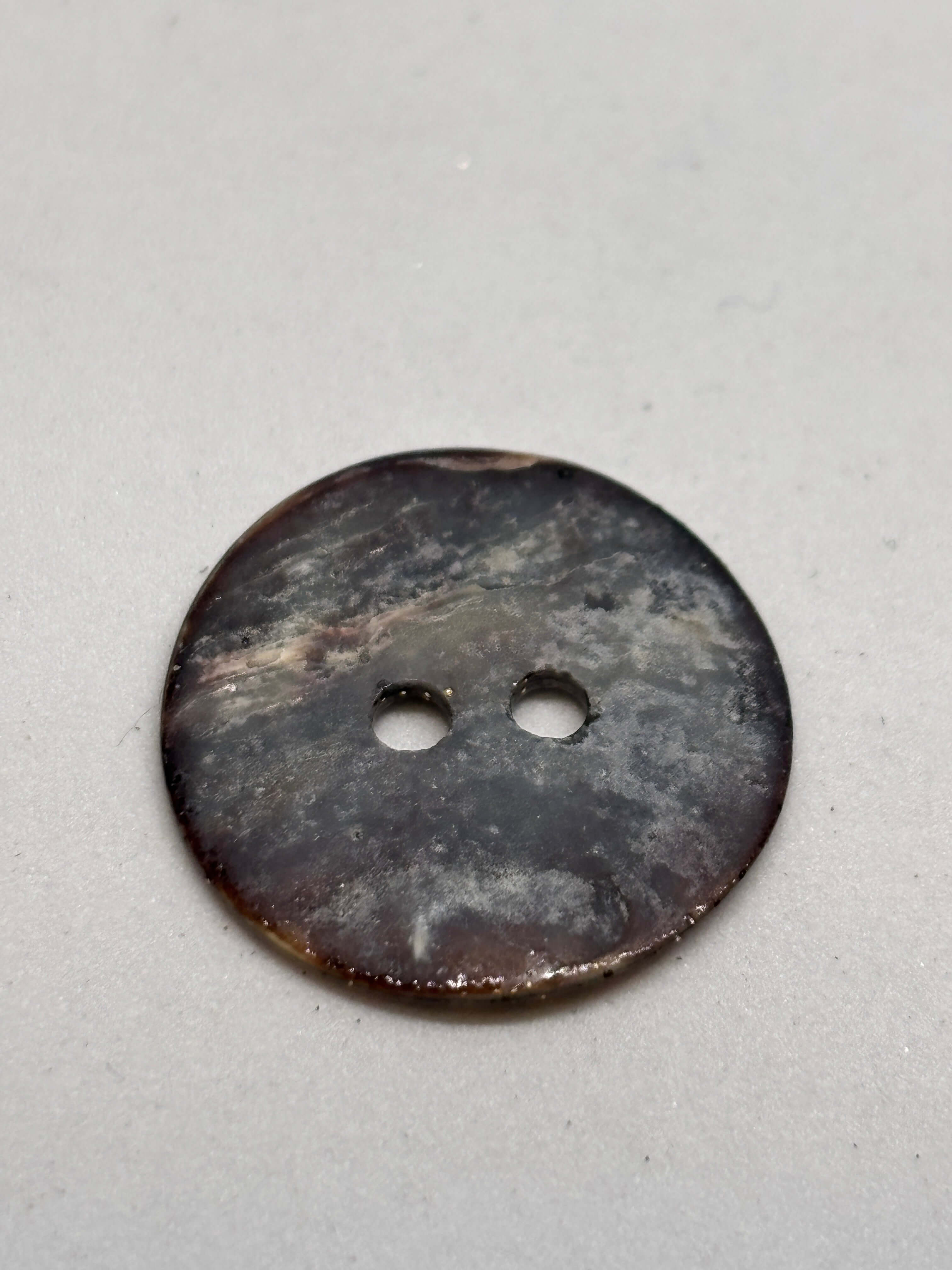 Botón P5571 Nácar Natural de 2 Agujeros de 20mm, diseño redondo y brillante, ideal para camisas y blusas. button