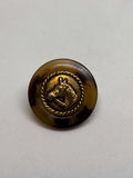 Botón PO27 de vástago oro 20mm con base efecto carey y diseño de cabeza de caballo en borde dorado. button
