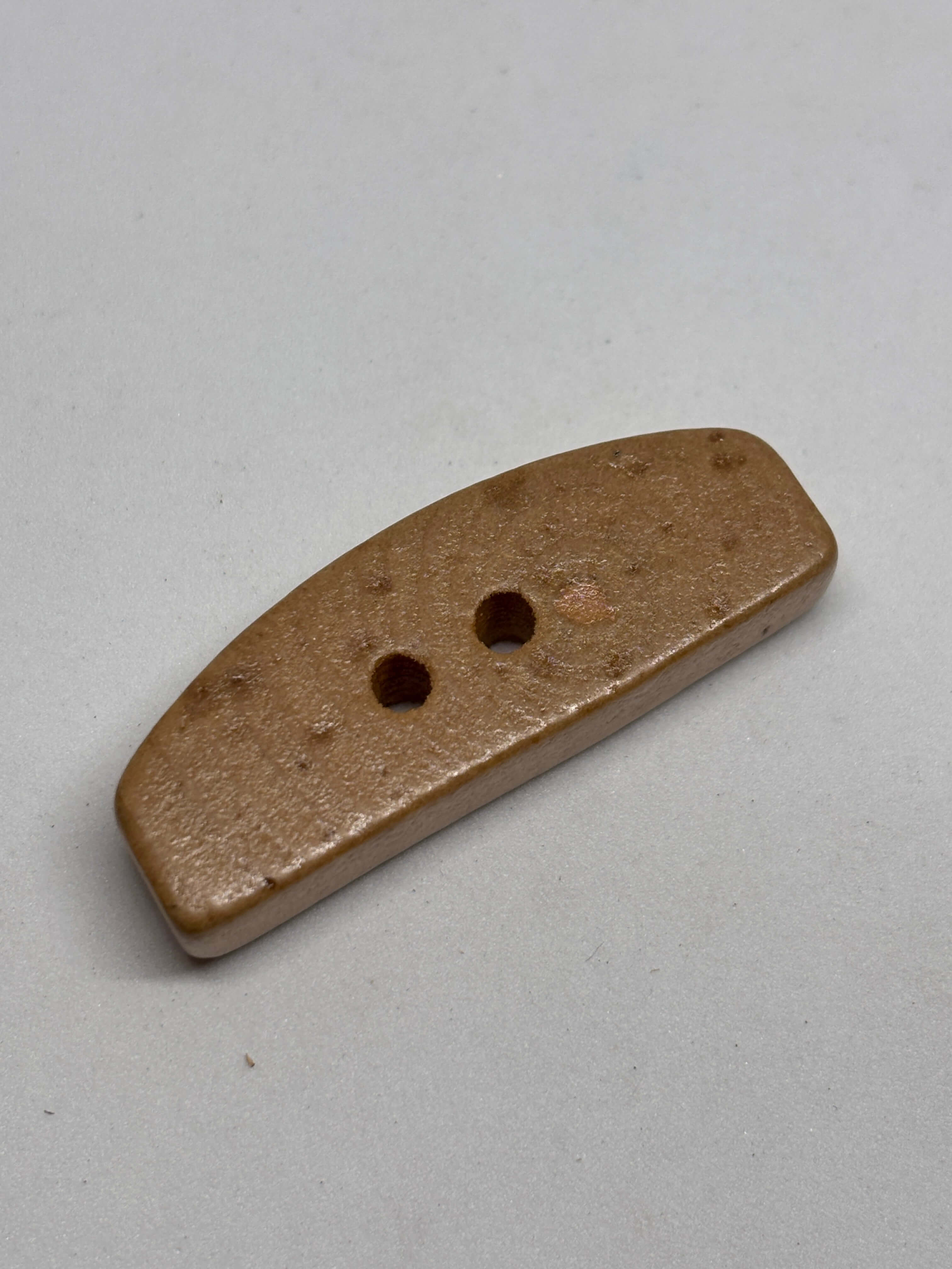 Botón WBB901 de madera marrón oscuro de 2 agujeros, 38mm, perfecto para sastrería elevada y prendas grandes. button