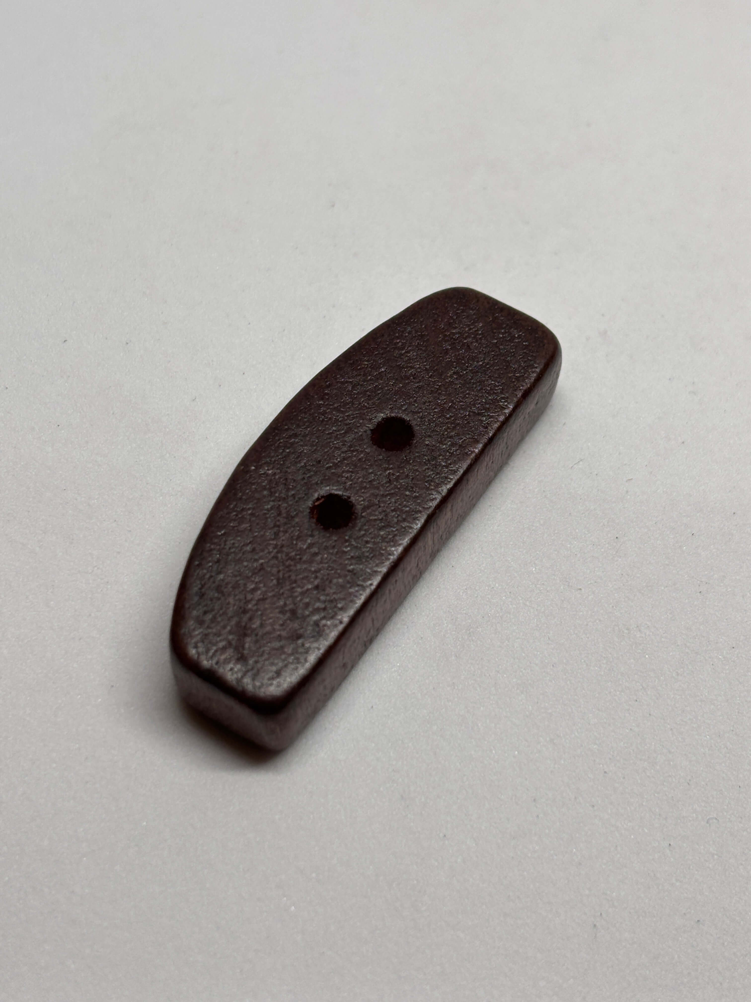Botón WBB901 de madera marrón oscuro de 2 agujeros, 38mm, perfecto para sastrería elevada y prendas grandes. button