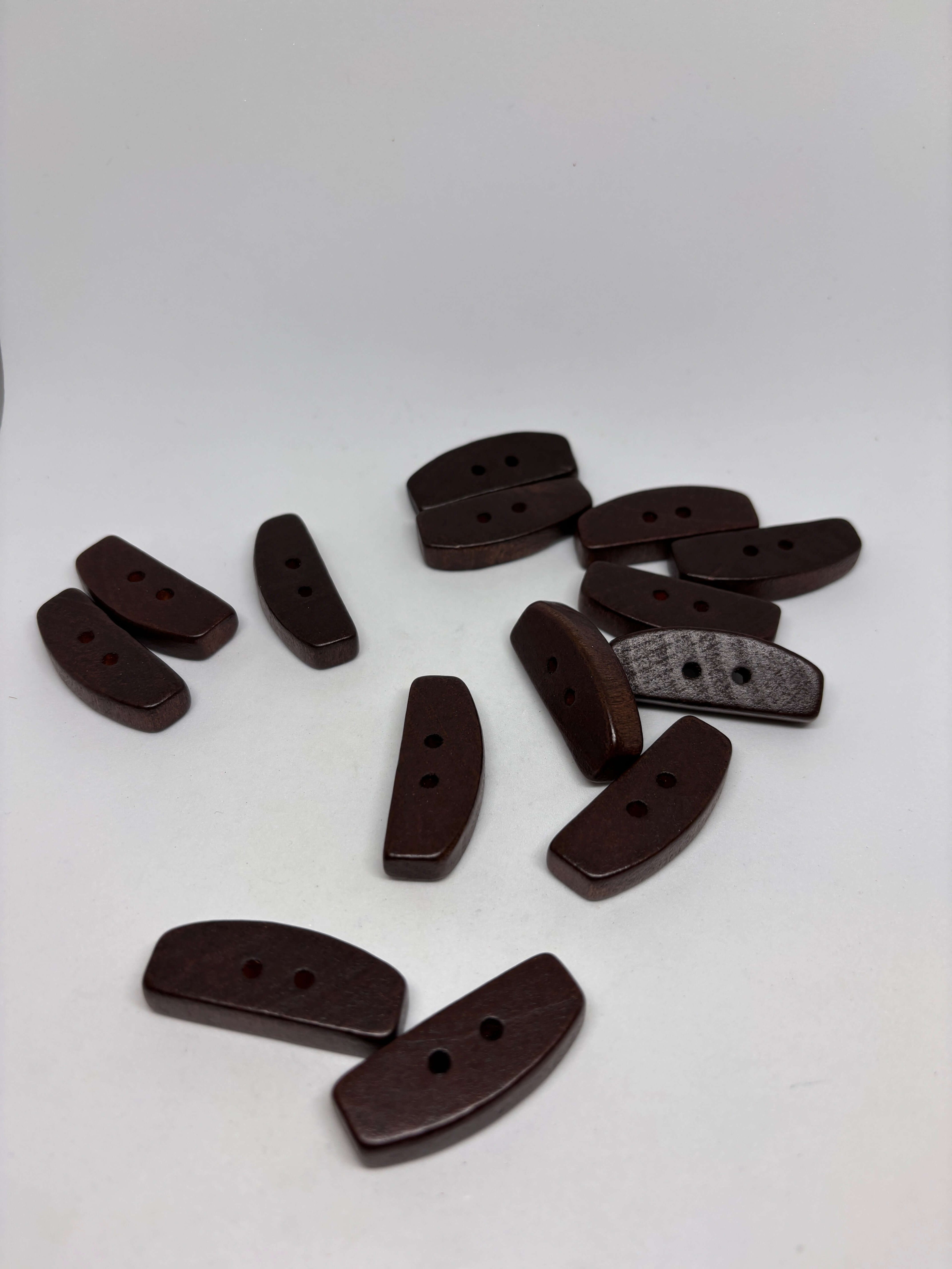 Botón WBB901 de madera marrón oscuro de 2 agujeros, 38mm, perfecto para sastrería elevada y prendas grandes. button