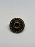 Botón Z778 de vástago en latón antiguo 15mm con diseño de medallón ornado y borde de perlas. button