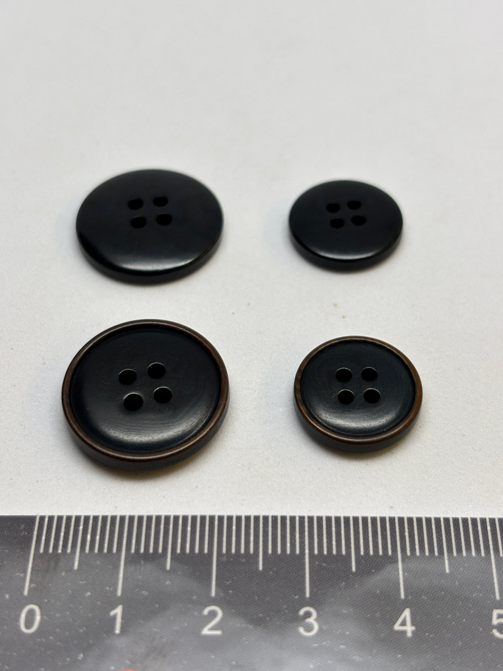 Button D6601 Black Corozo 4-Hole Button 15-20mm (24L-32L)