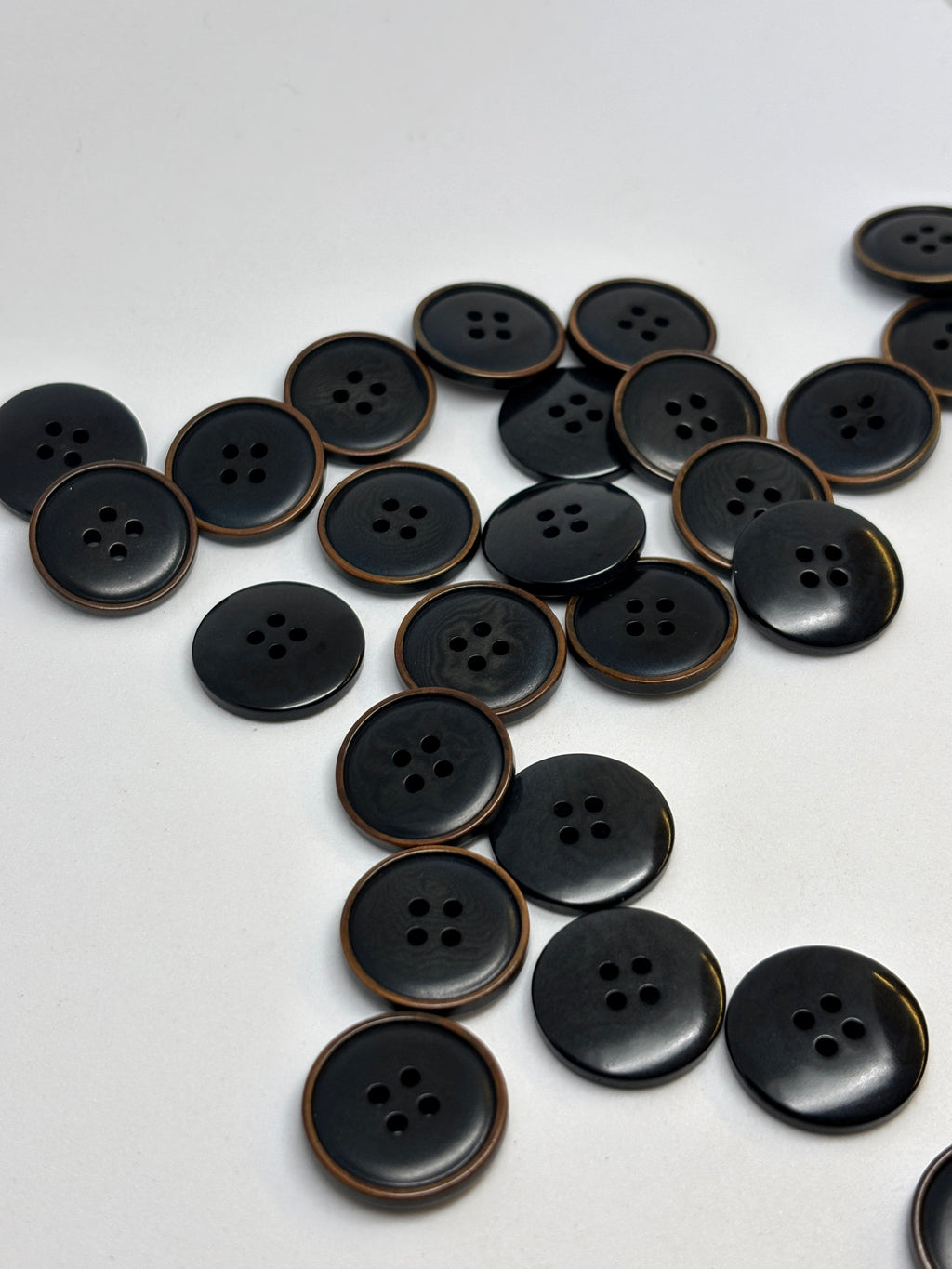Button D6601 Black Corozo 4-Hole Button 15-20mm (24L-32L)