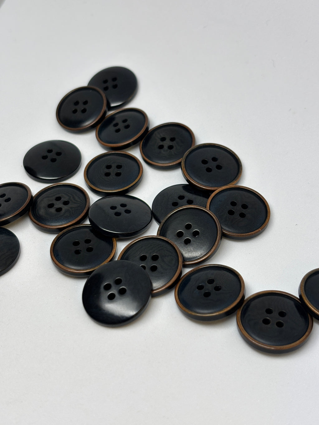 Button D6601 Black Corozo 4-Hole Button 15-20mm (24L-32L)