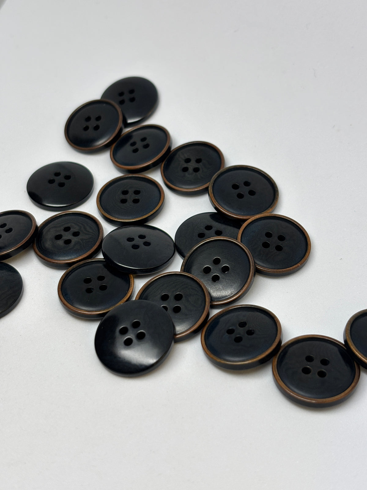 Button D6601 Black Corozo 4-Hole Button 15-20mm (24L-32L)
