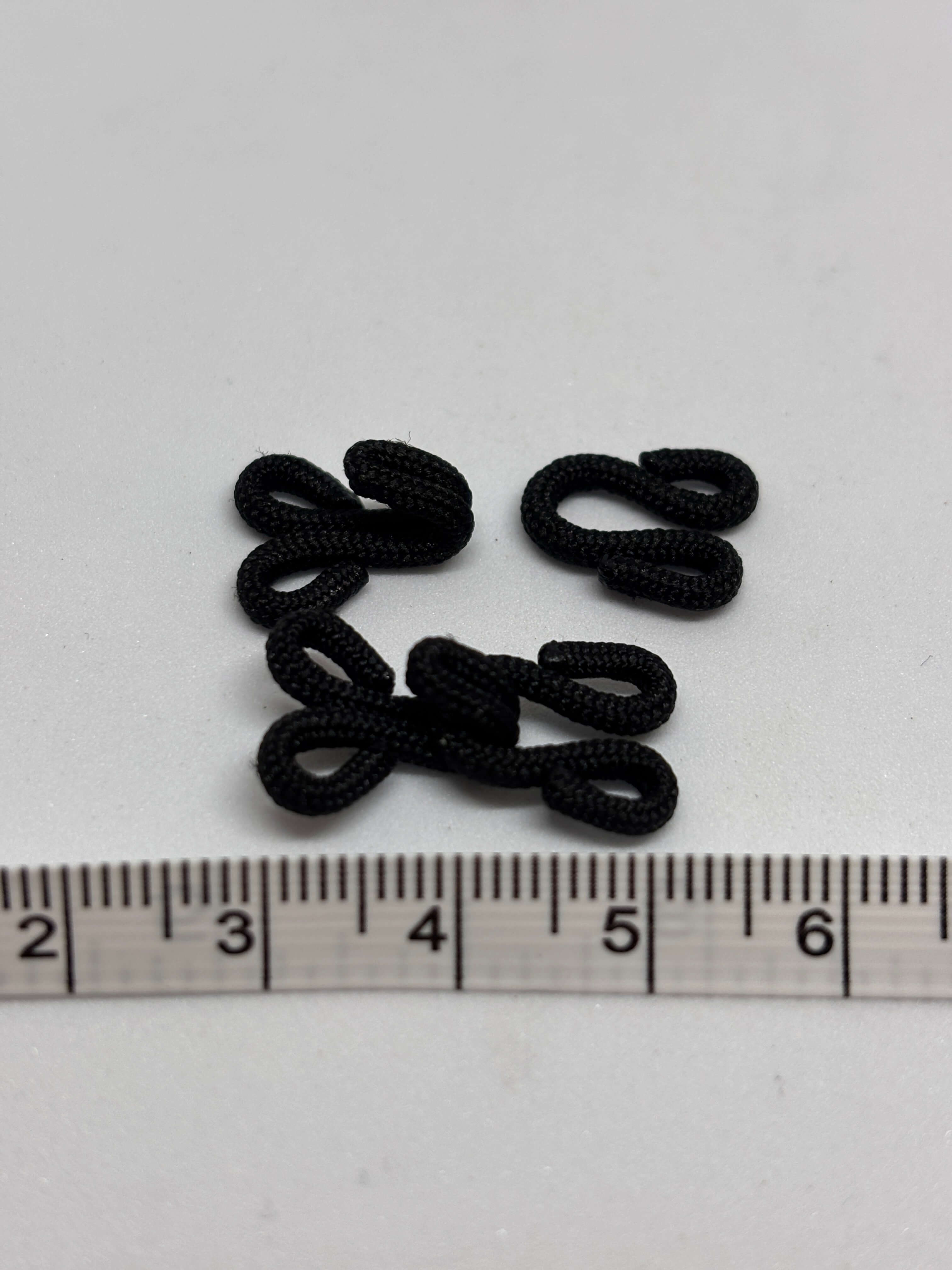 Hook and eye Hook/20mm - Black & White Dyed - 2 cm corchete
