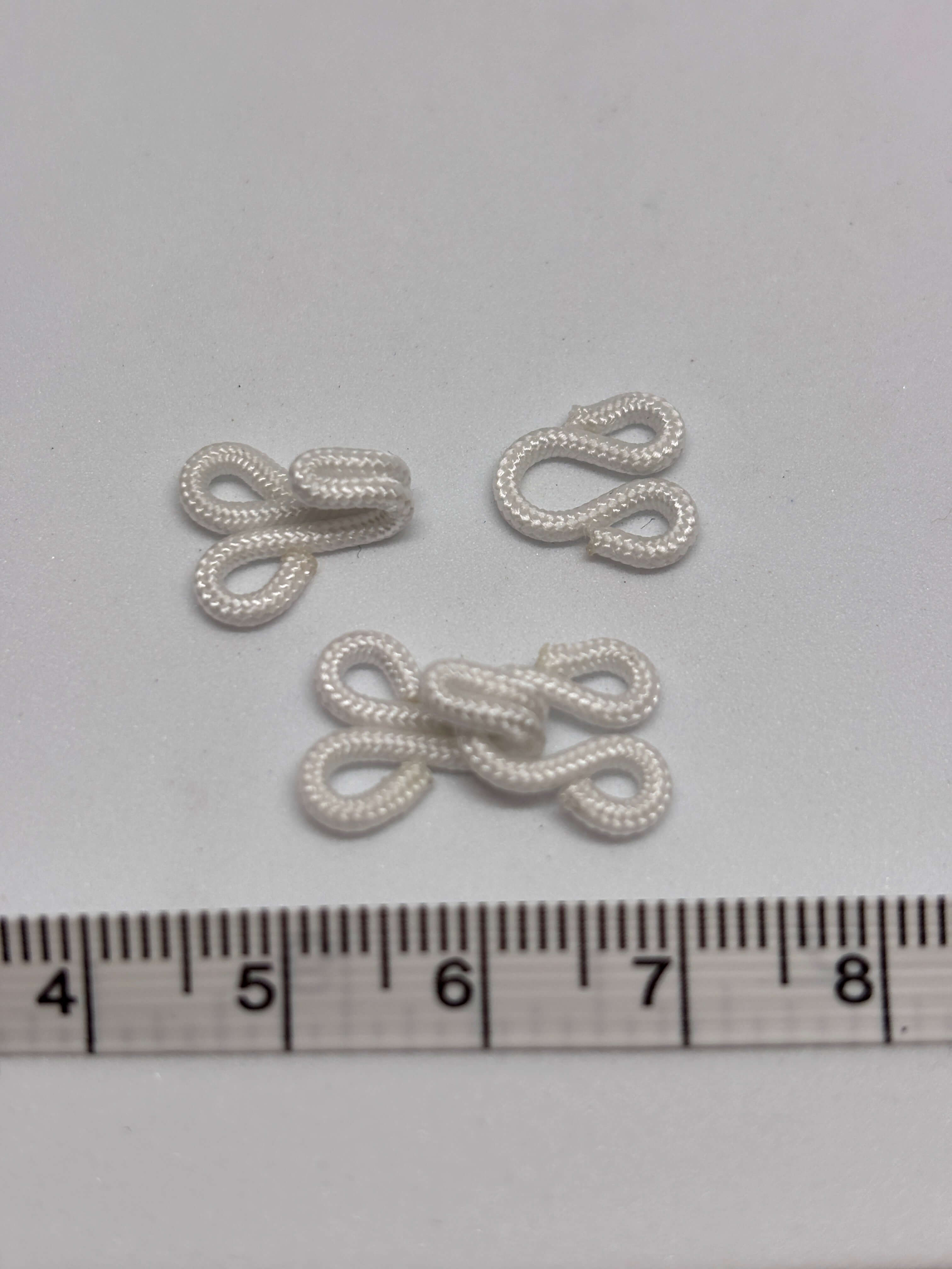 Hook and eye Hook/20mm - Black & White Dyed - 2 cm corchete