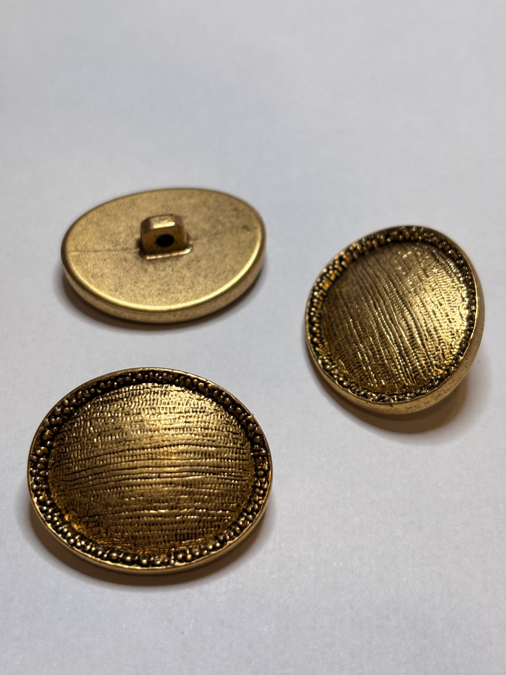 Button B7444 - 33mm (52") - Shank button boton