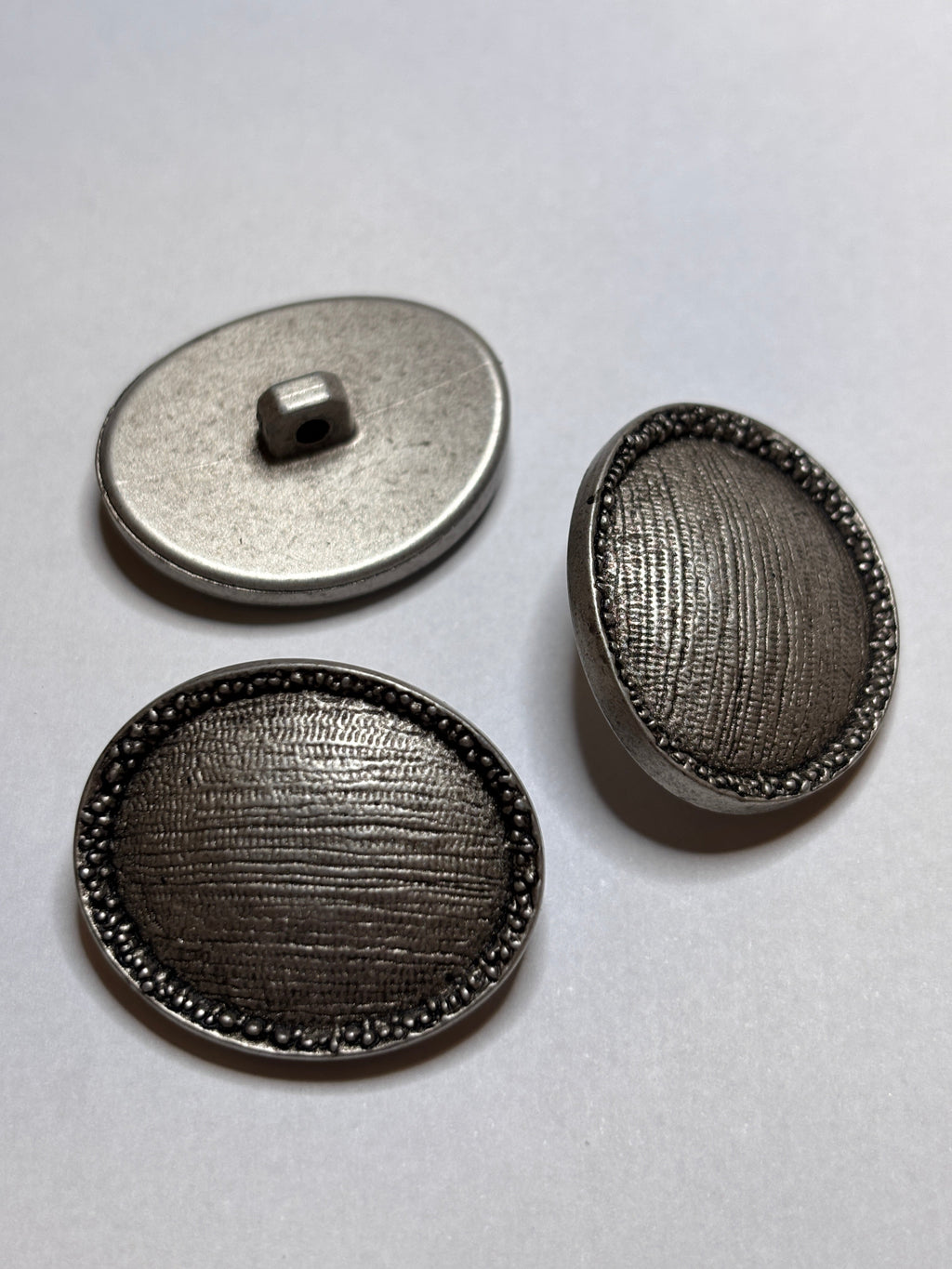 Button B7444 - 33mm (52") - Shank button boton