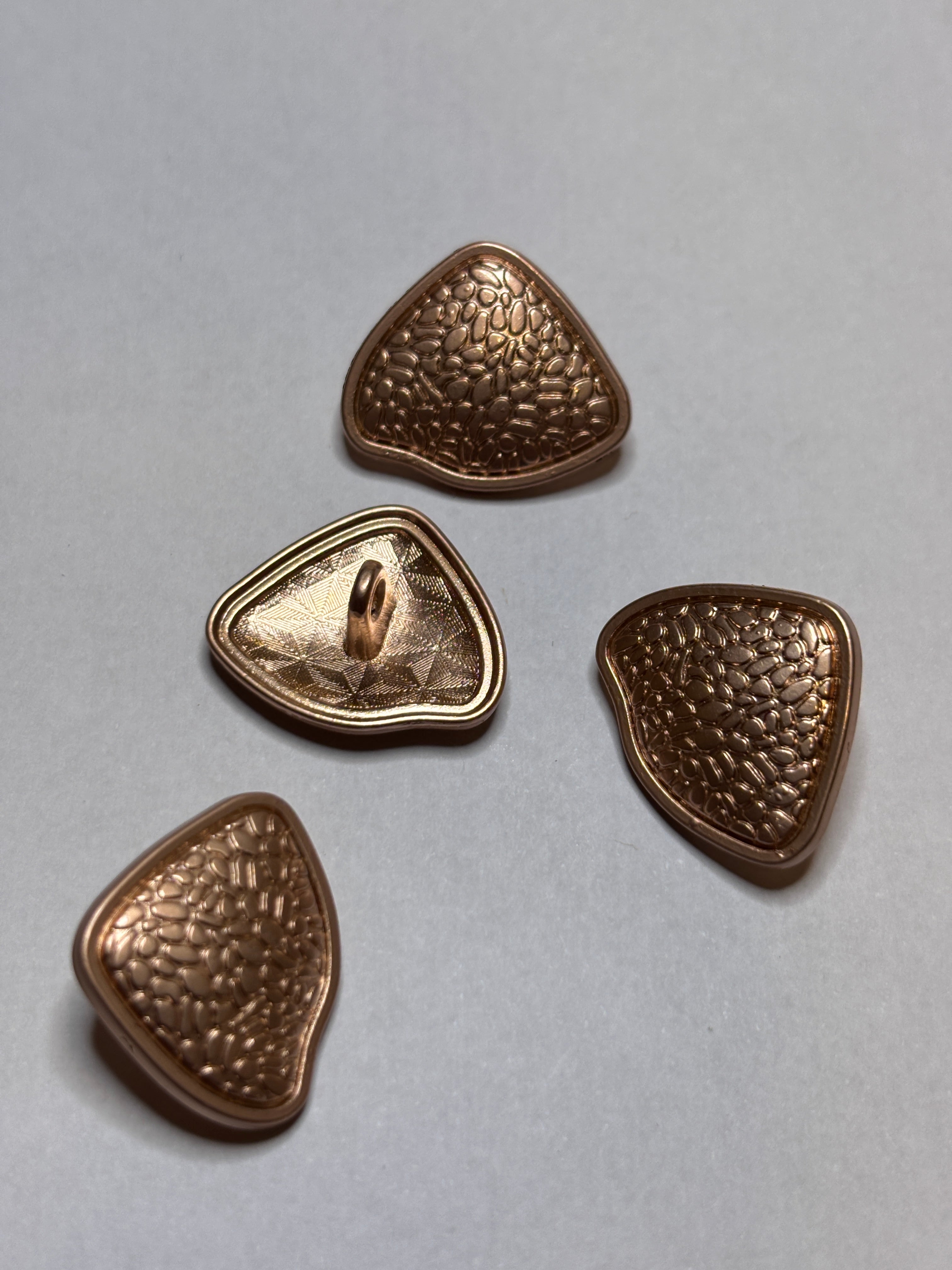 Button H6086  - 20mm (32") - gold Shank button boton