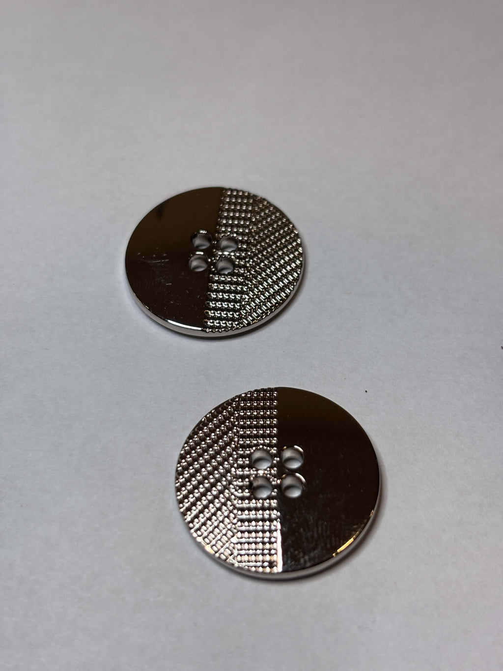 Button B6285 - 23mm (36") - 4 holes botón